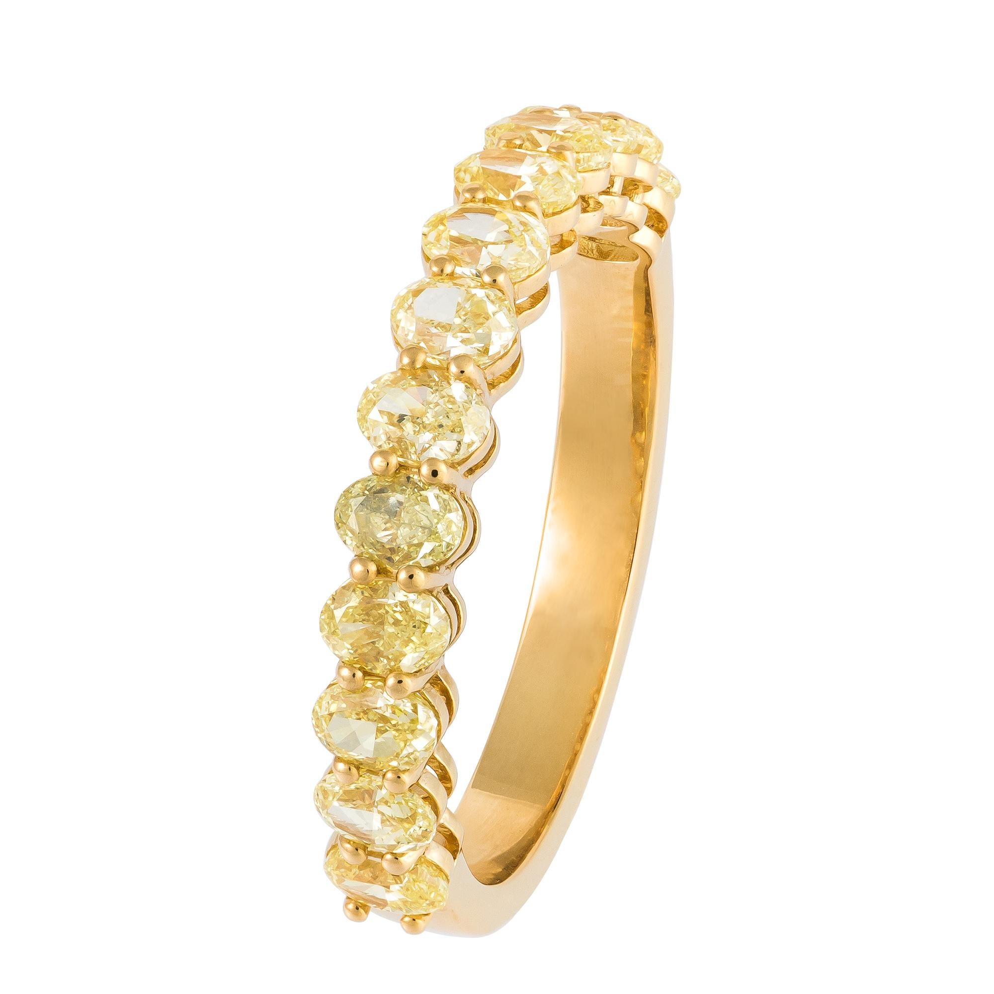 For Sale:  Every Day Yellow 18K Gold Yellow Diamond Ring for Her 3