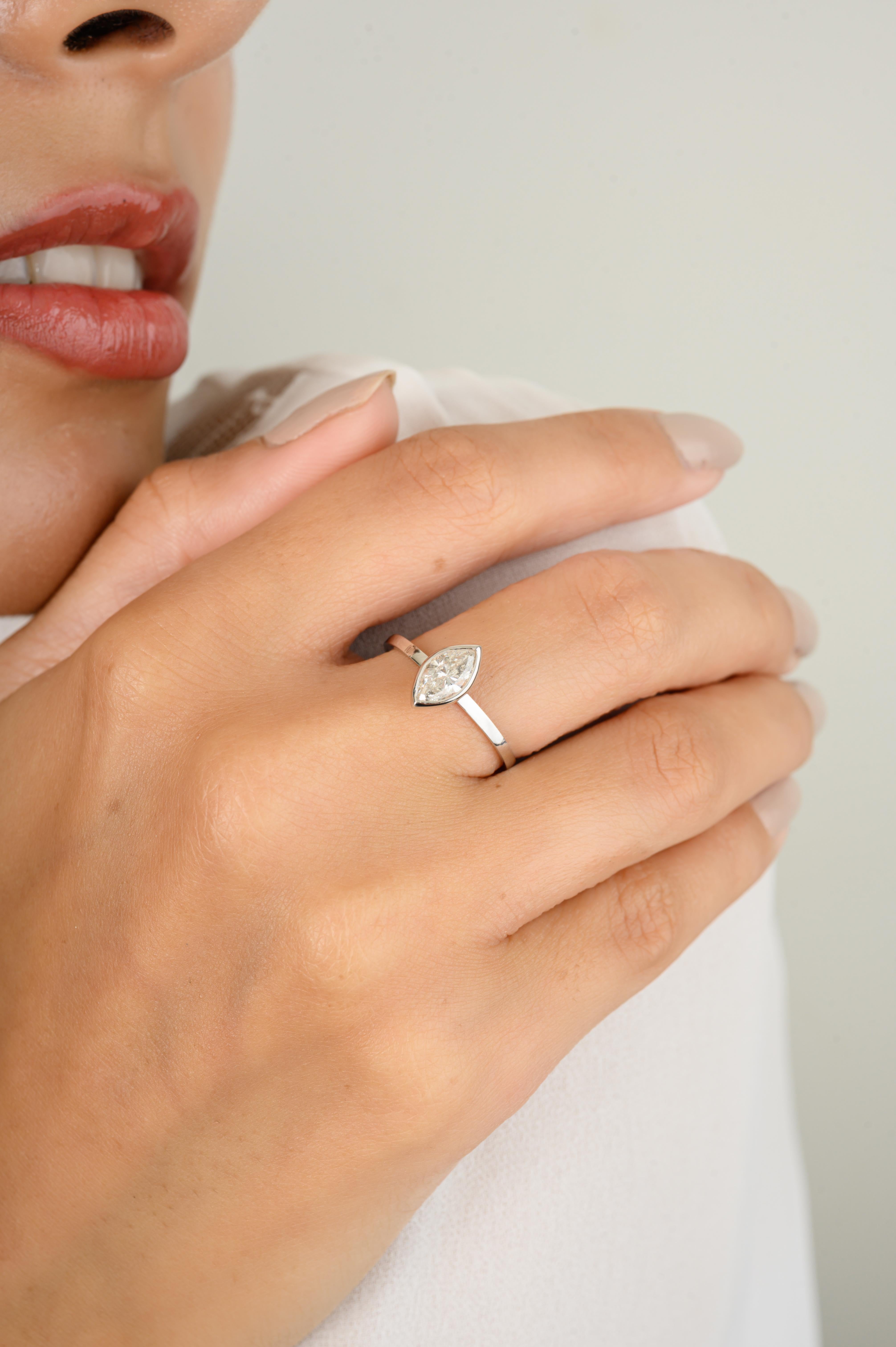 En vente :  Bague solitaire à diamant Marquise Everyday en or blanc massif 18k, sertie d'un chaton 2