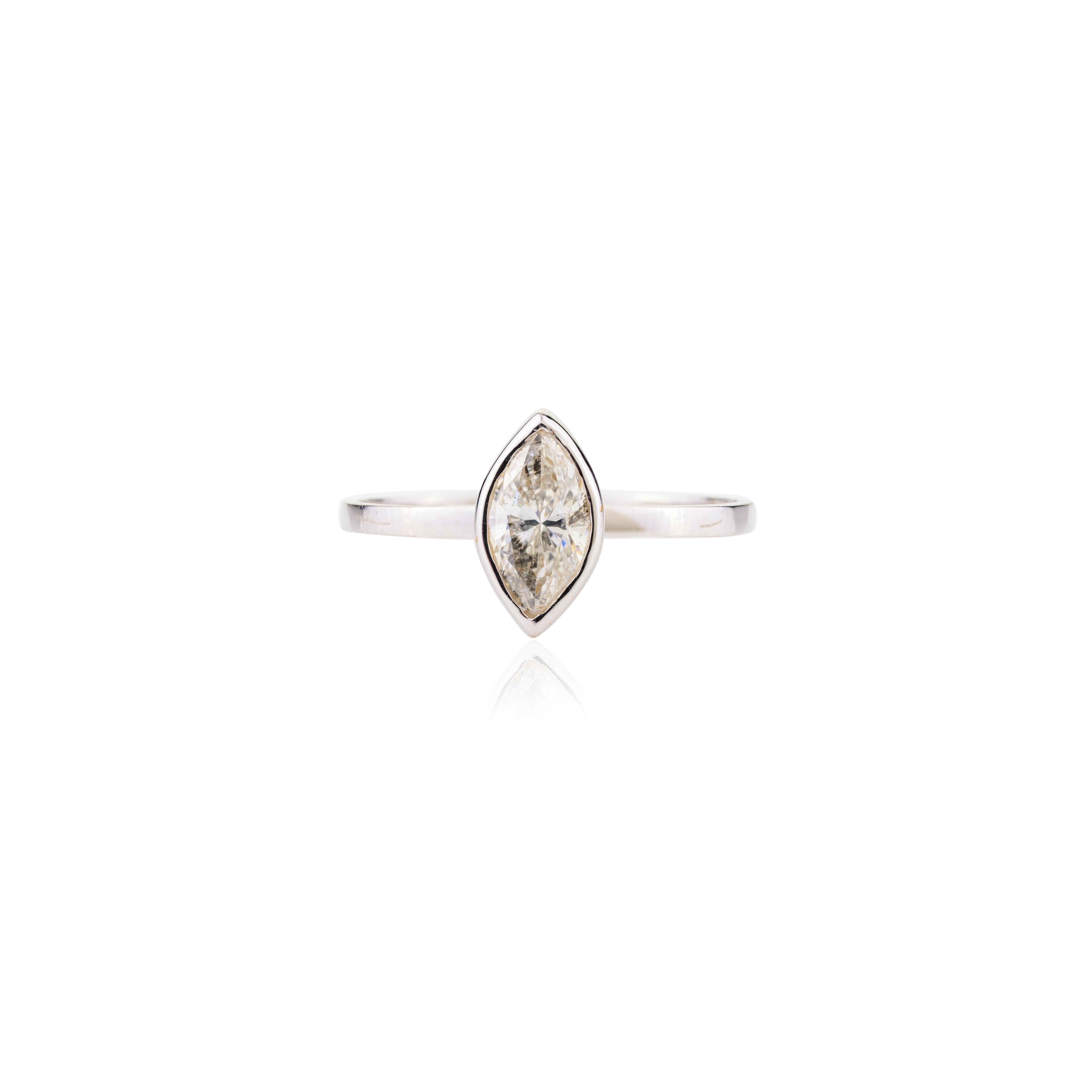En vente :  Bague solitaire à diamant Marquise Everyday en or blanc massif 18k, sertie d'un chaton 3