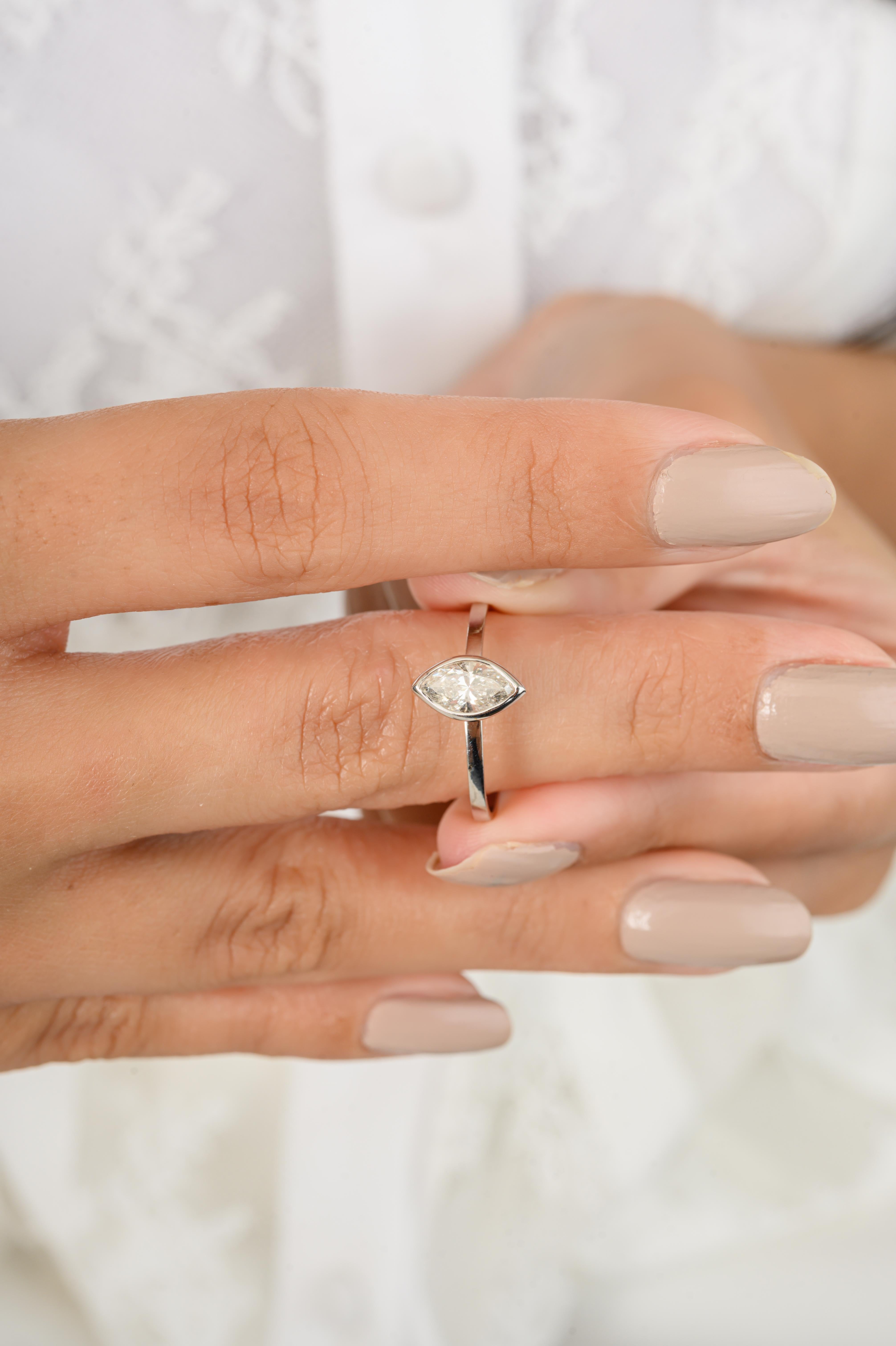En vente :  Bague solitaire à diamant Marquise Everyday en or blanc massif 18k, sertie d'un chaton 4