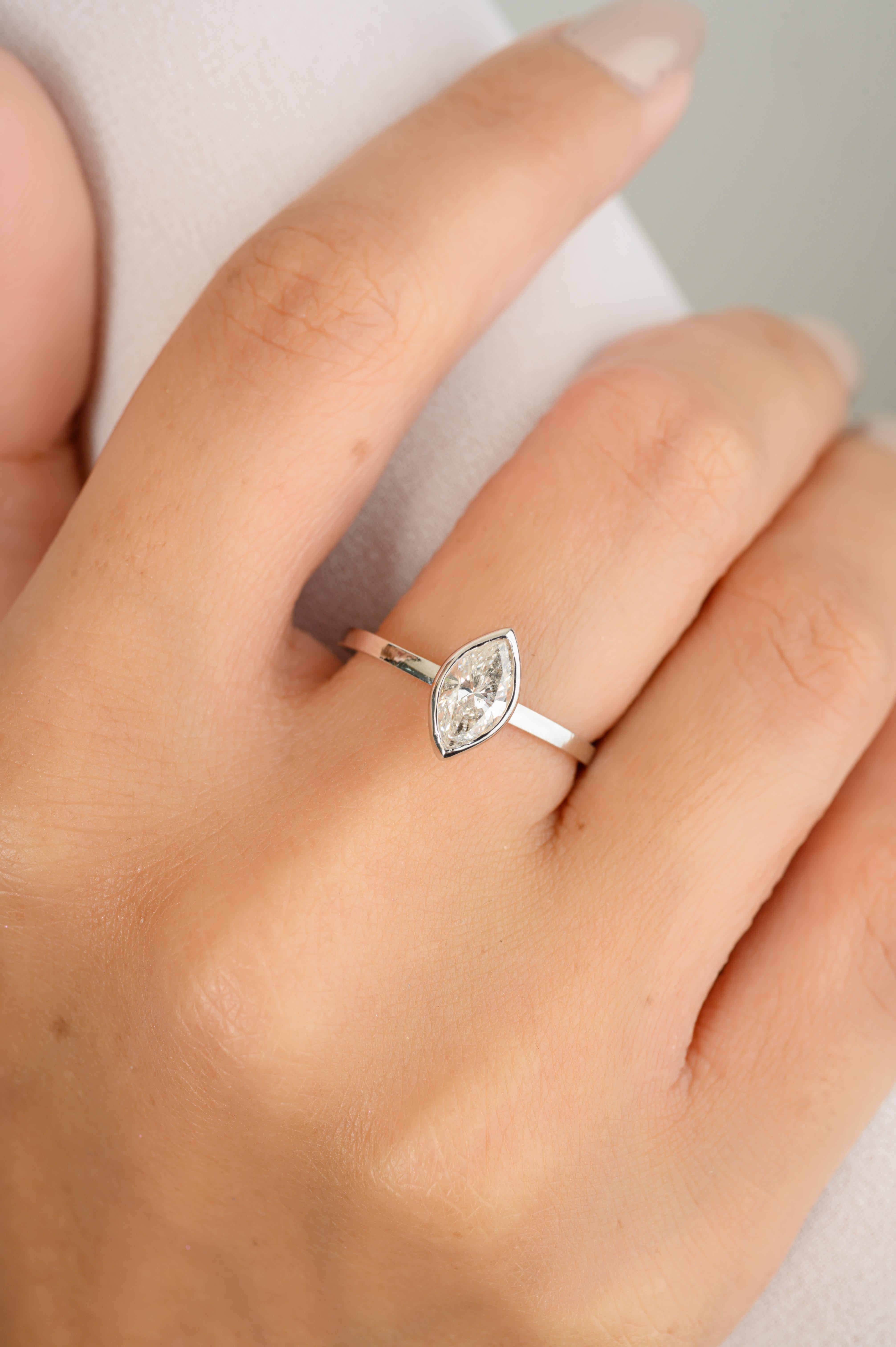 En vente :  Bague solitaire à diamant Marquise Everyday en or blanc massif 18k, sertie d'un chaton 6