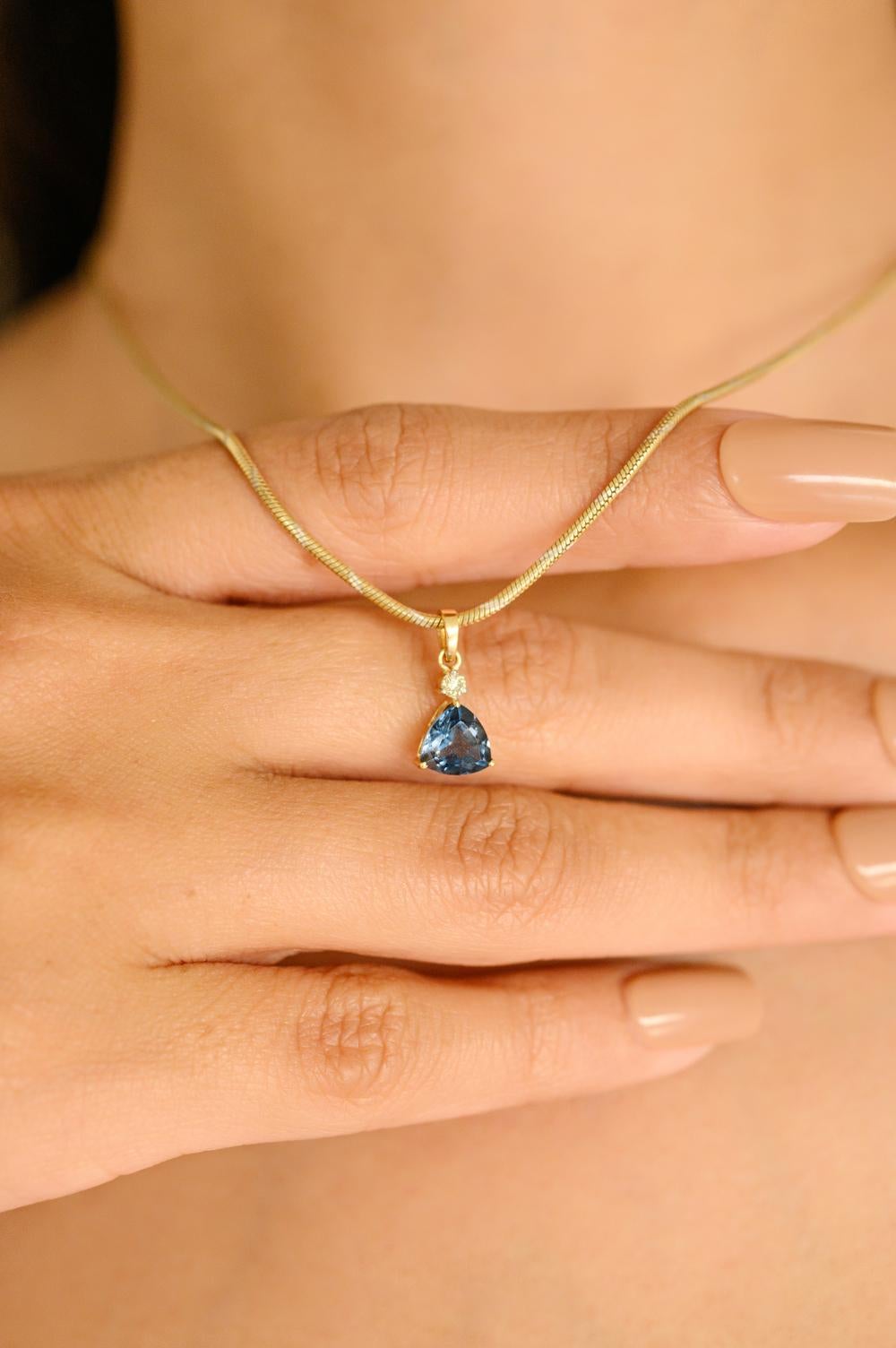 Taille trillion Topaze bleue de tous les jours Bague pendentif diamant Boucles d'oreilles en or jaune massif 18k en vente