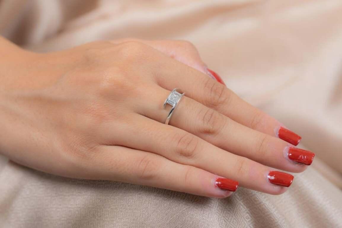 En vente :  Gift for Girlfriend en or blanc massif 18 carats avec diamants naturels de couleur « Everyday Dainty » 2