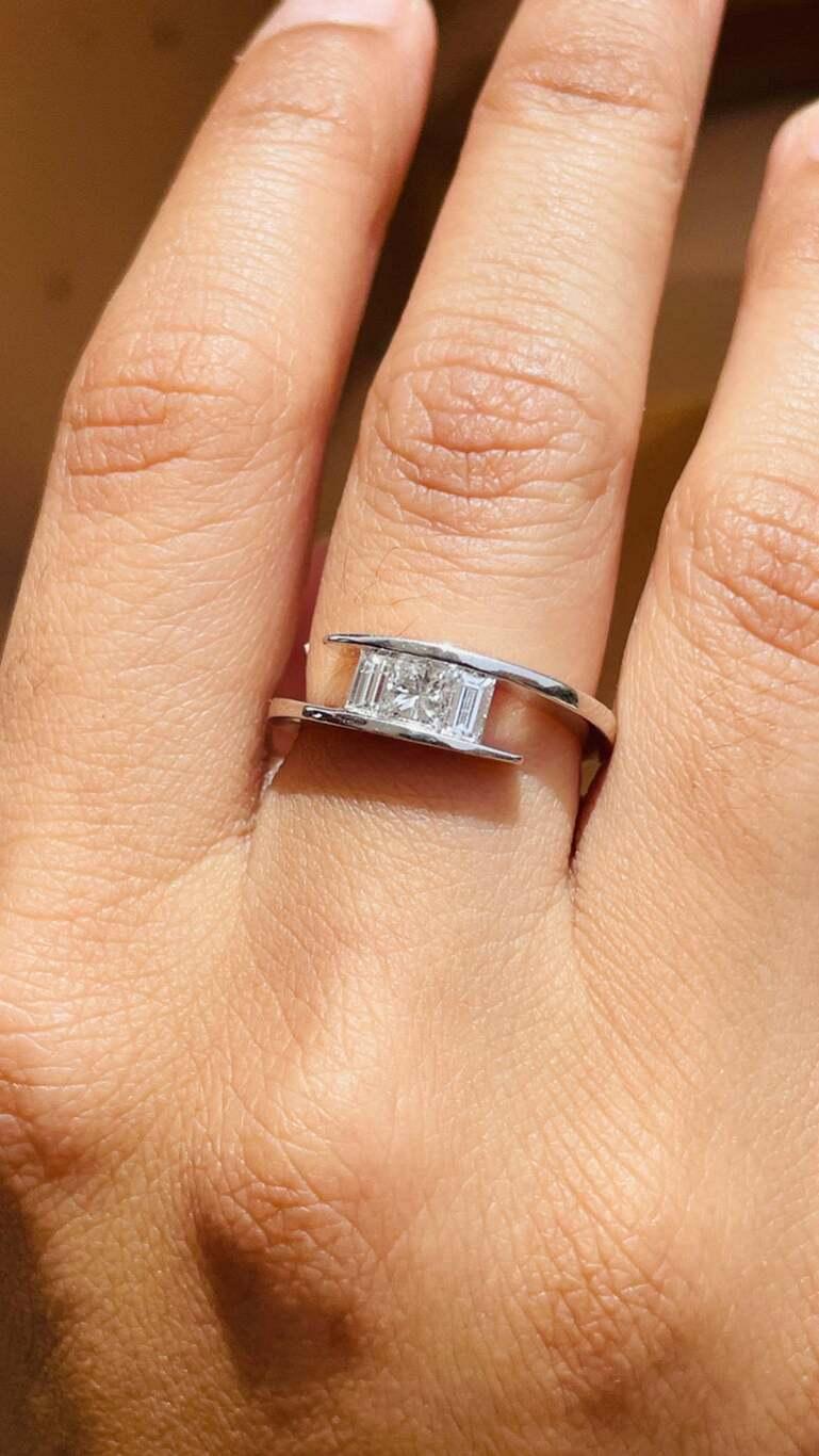 En vente :  Gift for Girlfriend en or blanc massif 18 carats avec diamants naturels de couleur « Everyday Dainty » 4