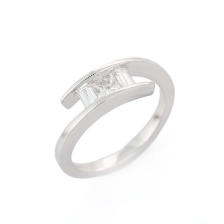 En vente :  Gift for Girlfriend en or blanc massif 18 carats avec diamants naturels de couleur « Everyday Dainty » 5