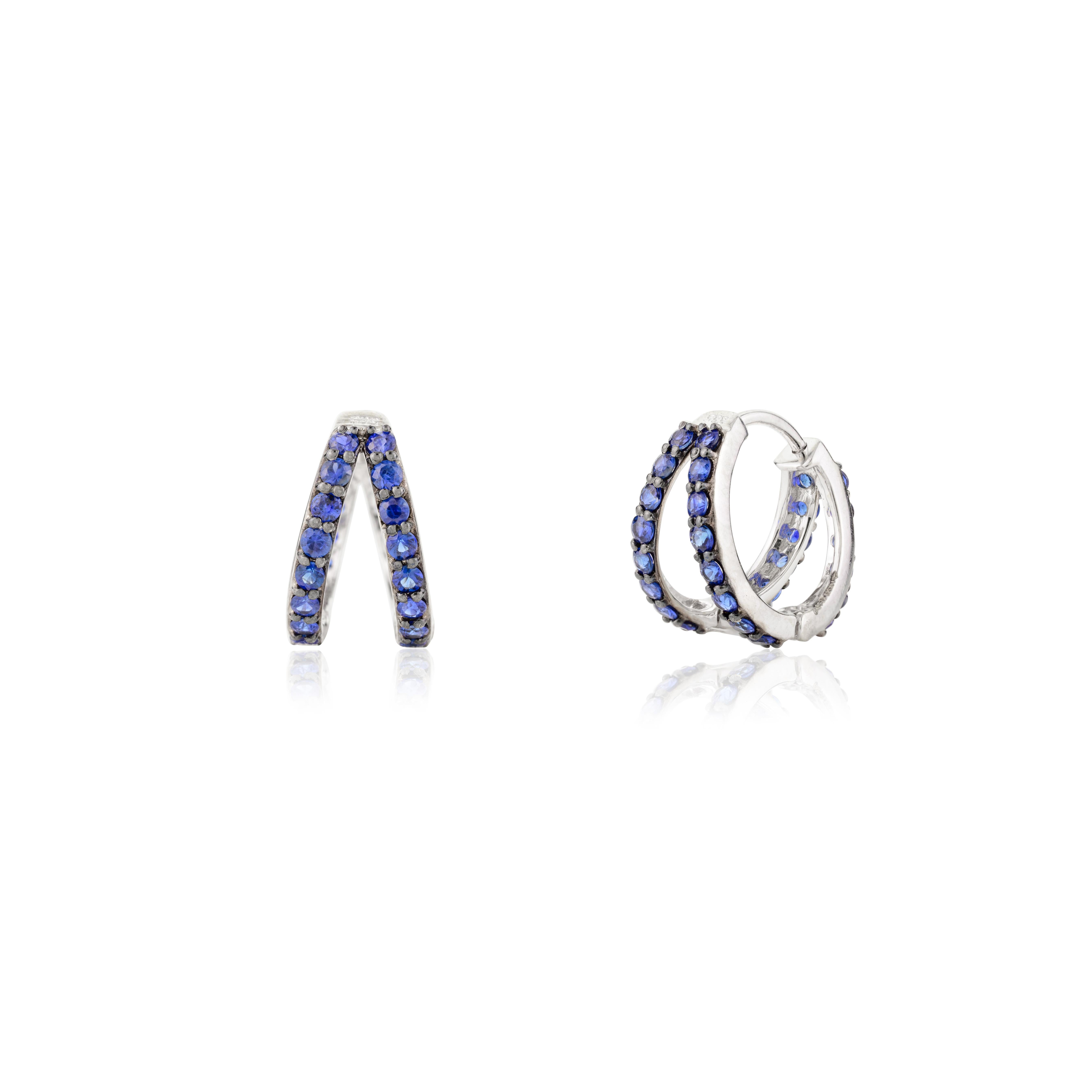 Orecchini a cerchio da donna in oro bianco 14k con zaffiro blu intenso per tutti i giorni In condizioni Nuovo in vendita a New York, NY
