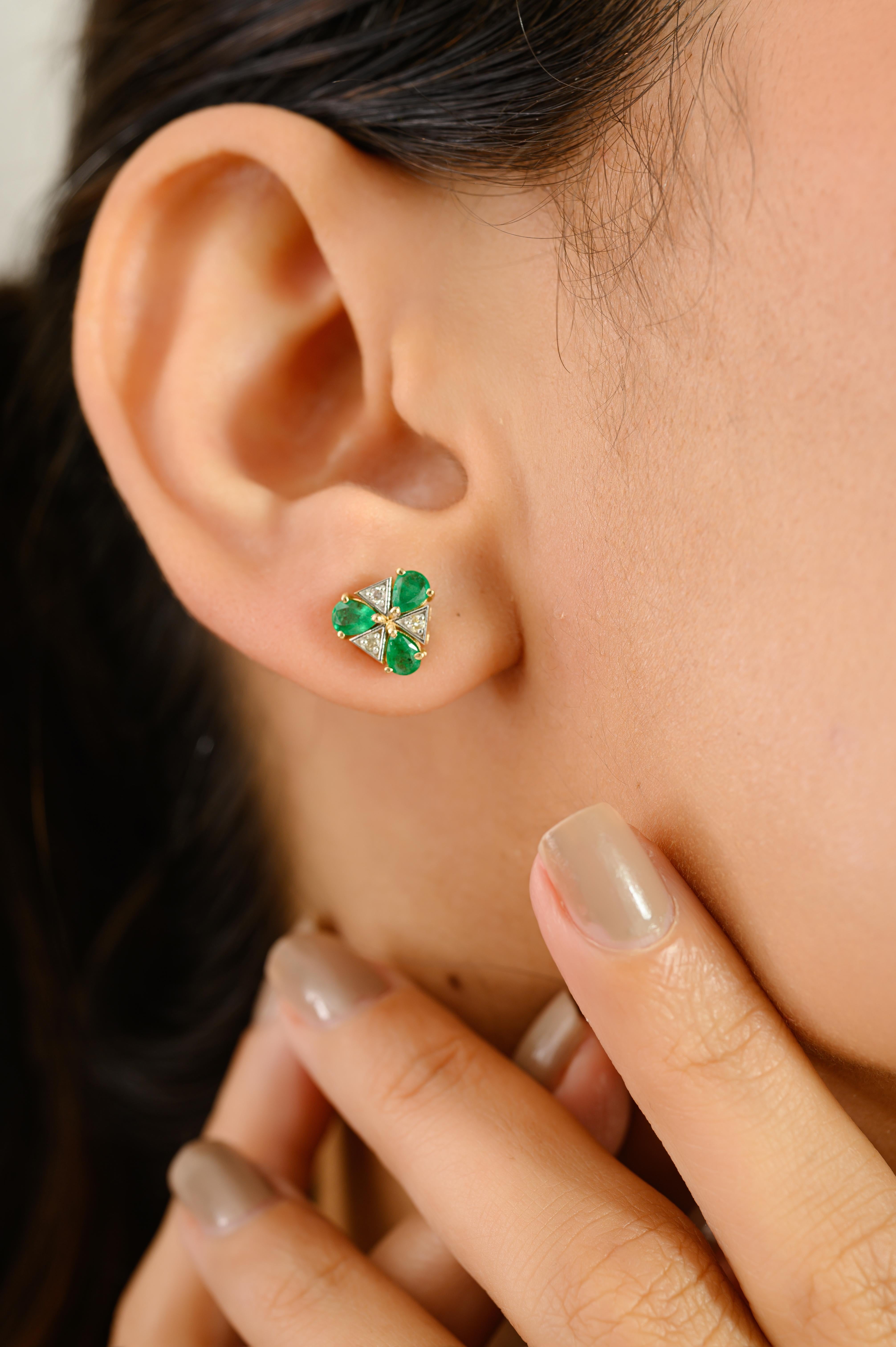 Taglio a goccia Orecchini a perno con smeraldo e diamante in oro giallo 14k per lei in vendita