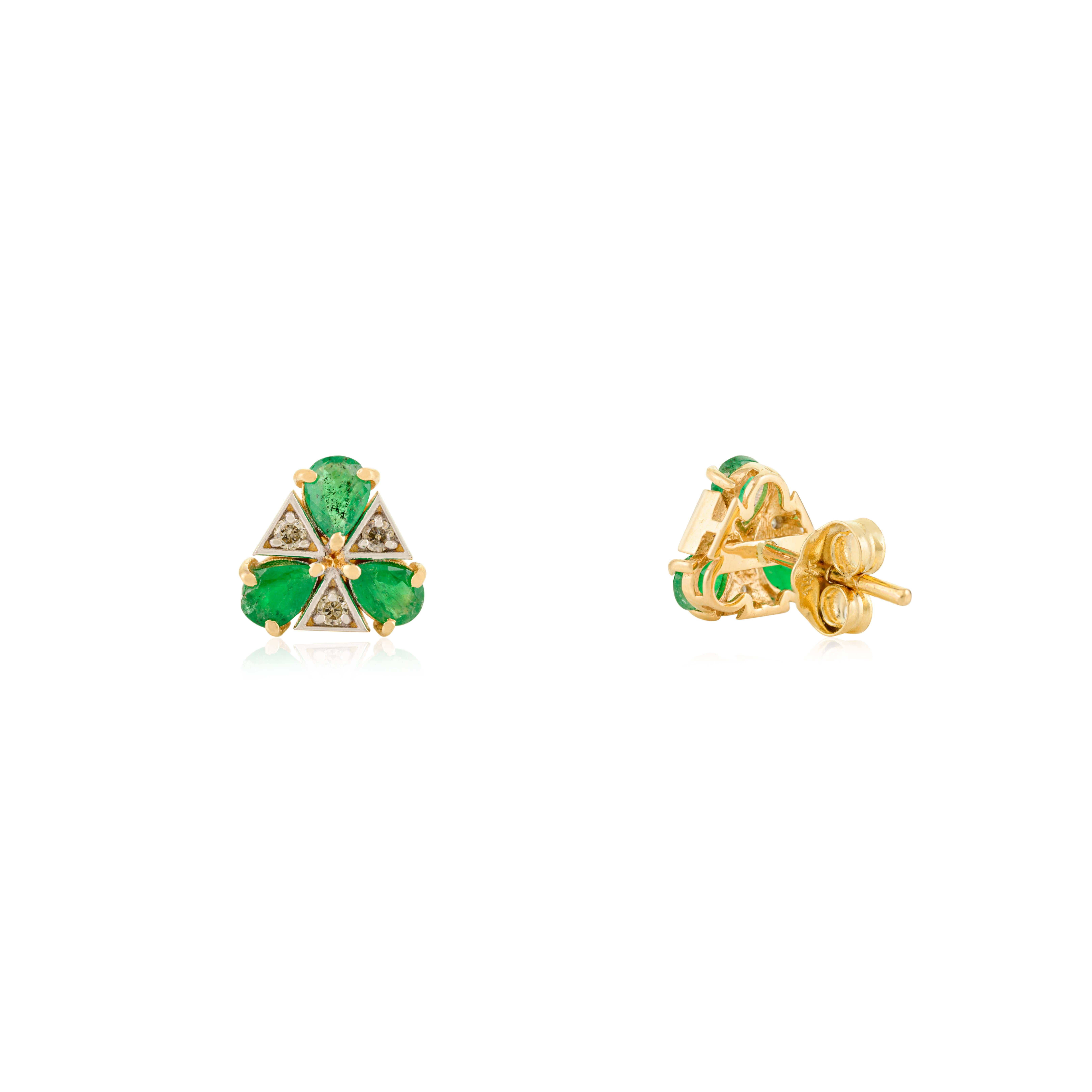 Orecchini a perno con smeraldo e diamante in oro giallo 14k per lei in vendita 1