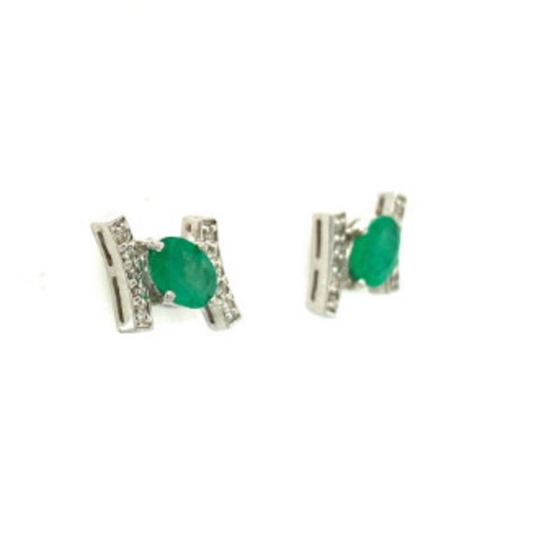 Modern Everyday Emerald and Diamond Stud Earrings for Her in 925 Silver For Sale