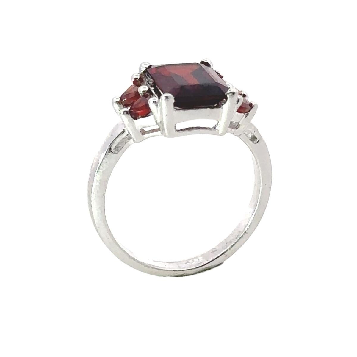 in vendita:  Anello a grappolo di granato naturale minimalista per mamma in argento massiccio 3