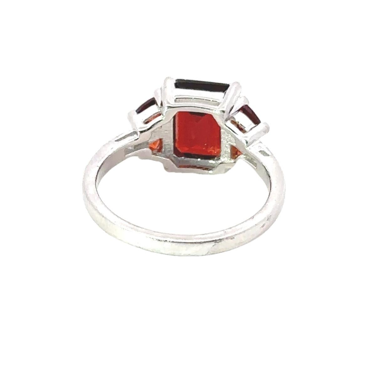 in vendita:  Anello a grappolo di granato naturale minimalista per mamma in argento massiccio 6