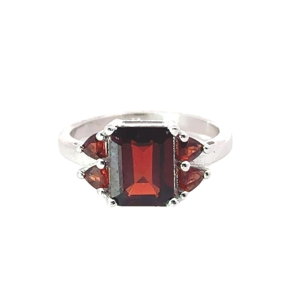 in vendita:  Anello a grappolo di granato naturale minimalista per mamma in argento massiccio 7