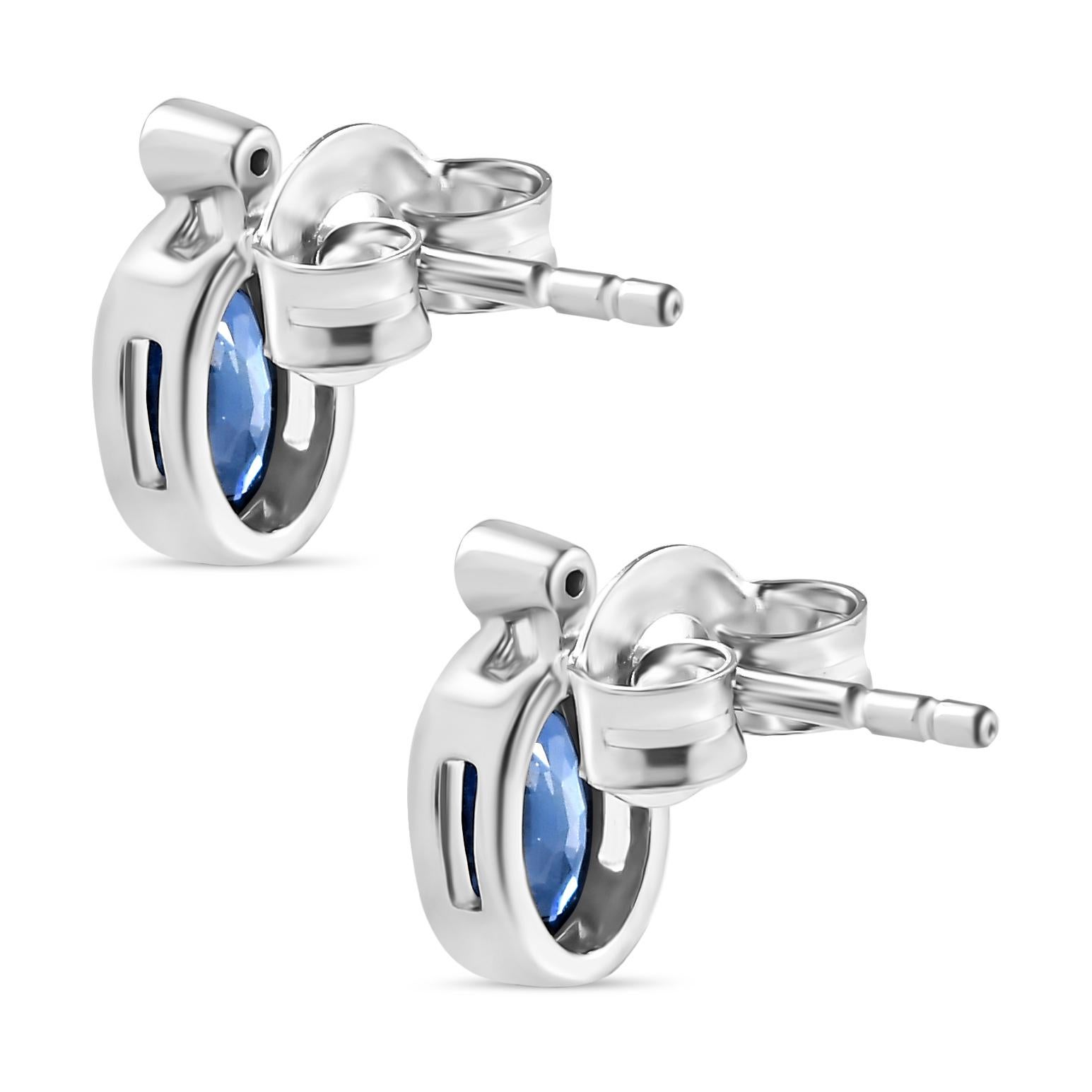 Alltäglicher blauer Saphir Diamant Ohrstecker für Sie in 14k Weißgold im Angebot 1