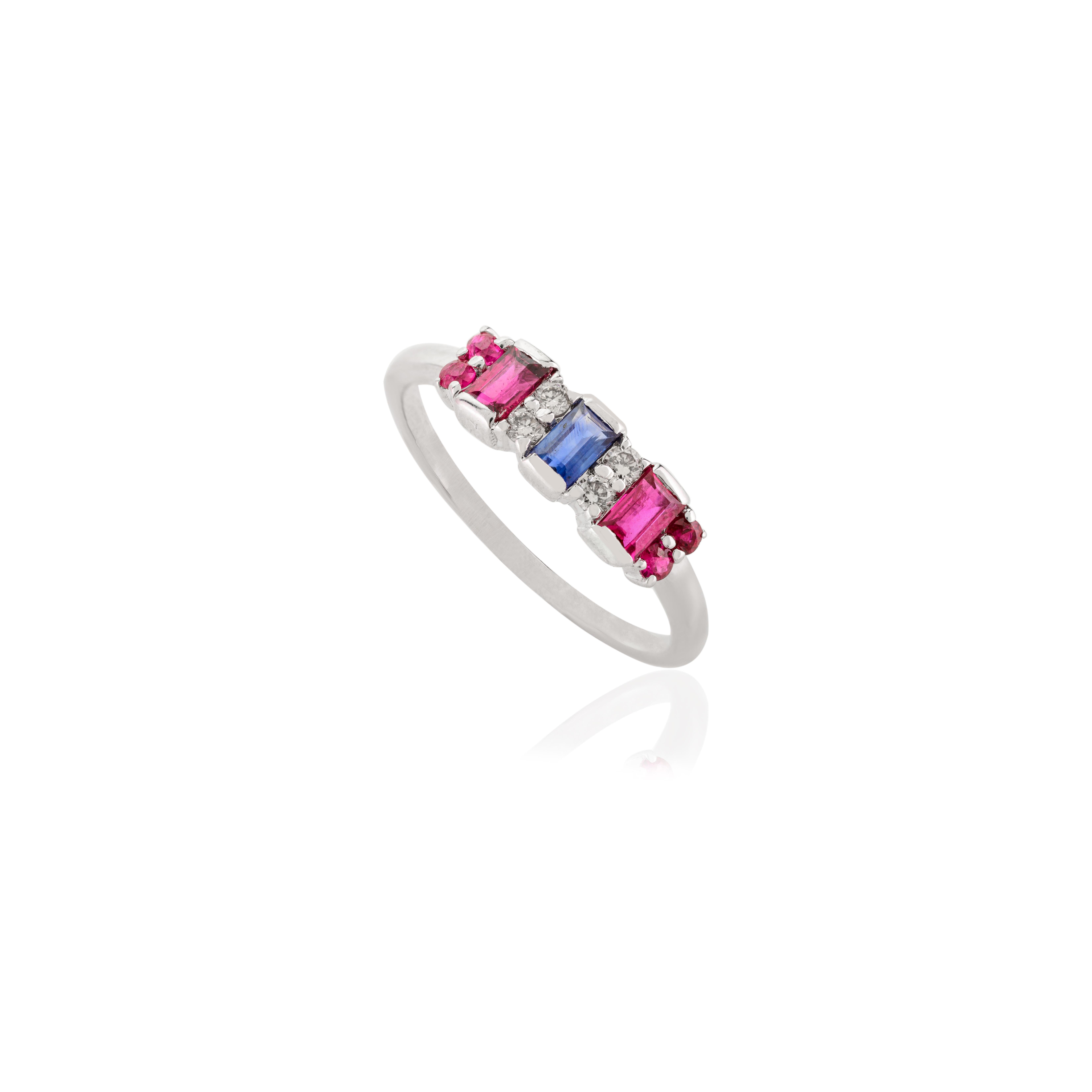 En vente :  Bague grappe de saphirs bleus et rubis pour femmes en or blanc massif 14 carats 2