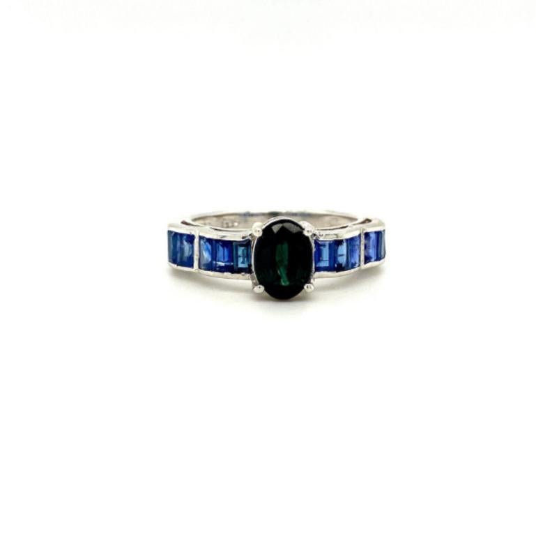 For Sale:  Everyday Unisex 3.20 Carat Natural Blue Sapphire Ring in Sterling Silver 2
