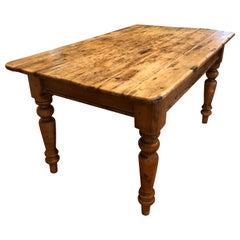 Table de ferme ancienne en pin américain préférée de tous