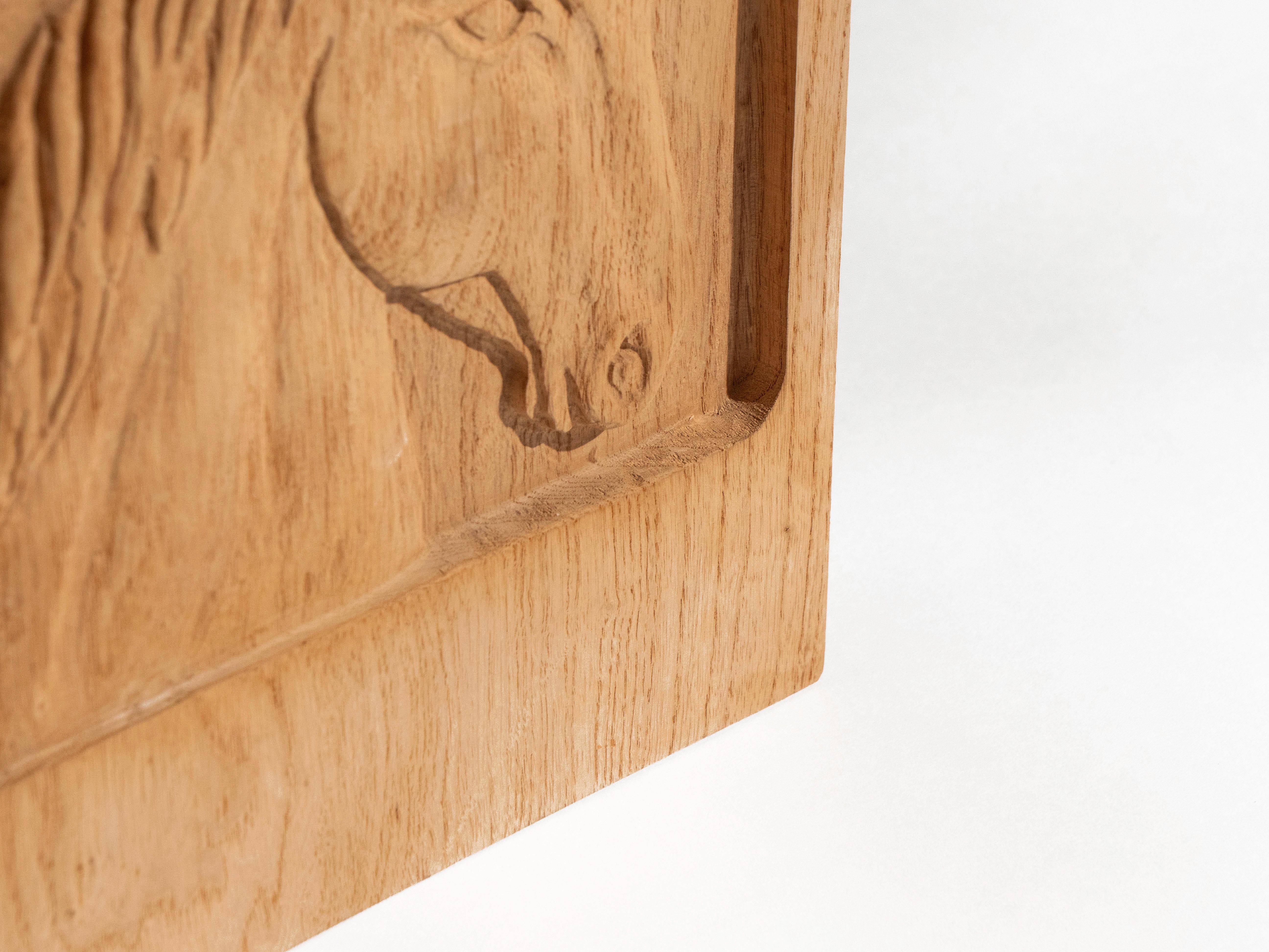 XX secolo Pannello in legno di Eveyln & Jerome Ackerman con scultura di cavallo in Oak per Era Industries, 197 in vendita