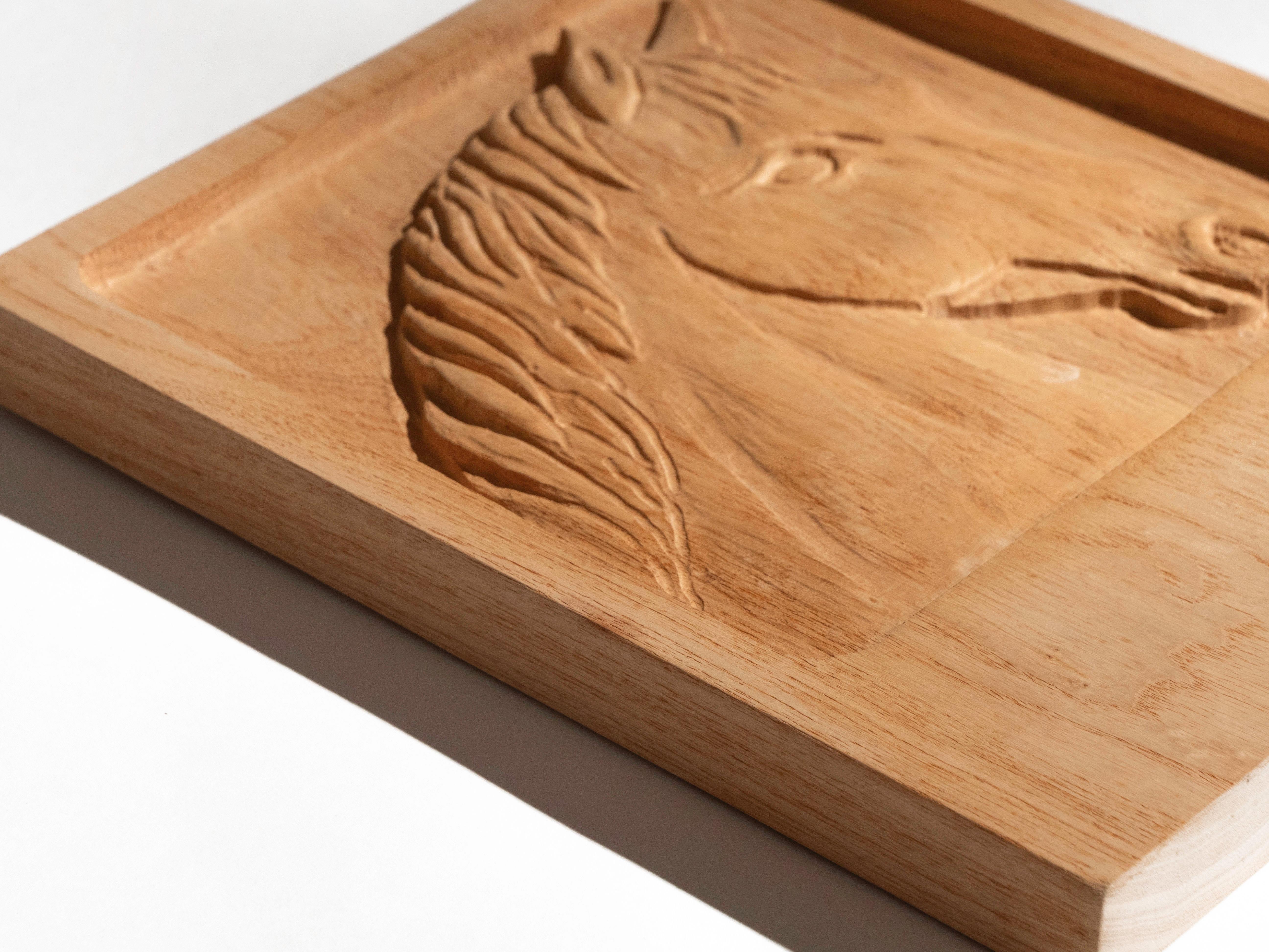 Quercia Pannello in legno di Eveyln & Jerome Ackerman con scultura di cavallo in Oak per Era Industries, 197 in vendita