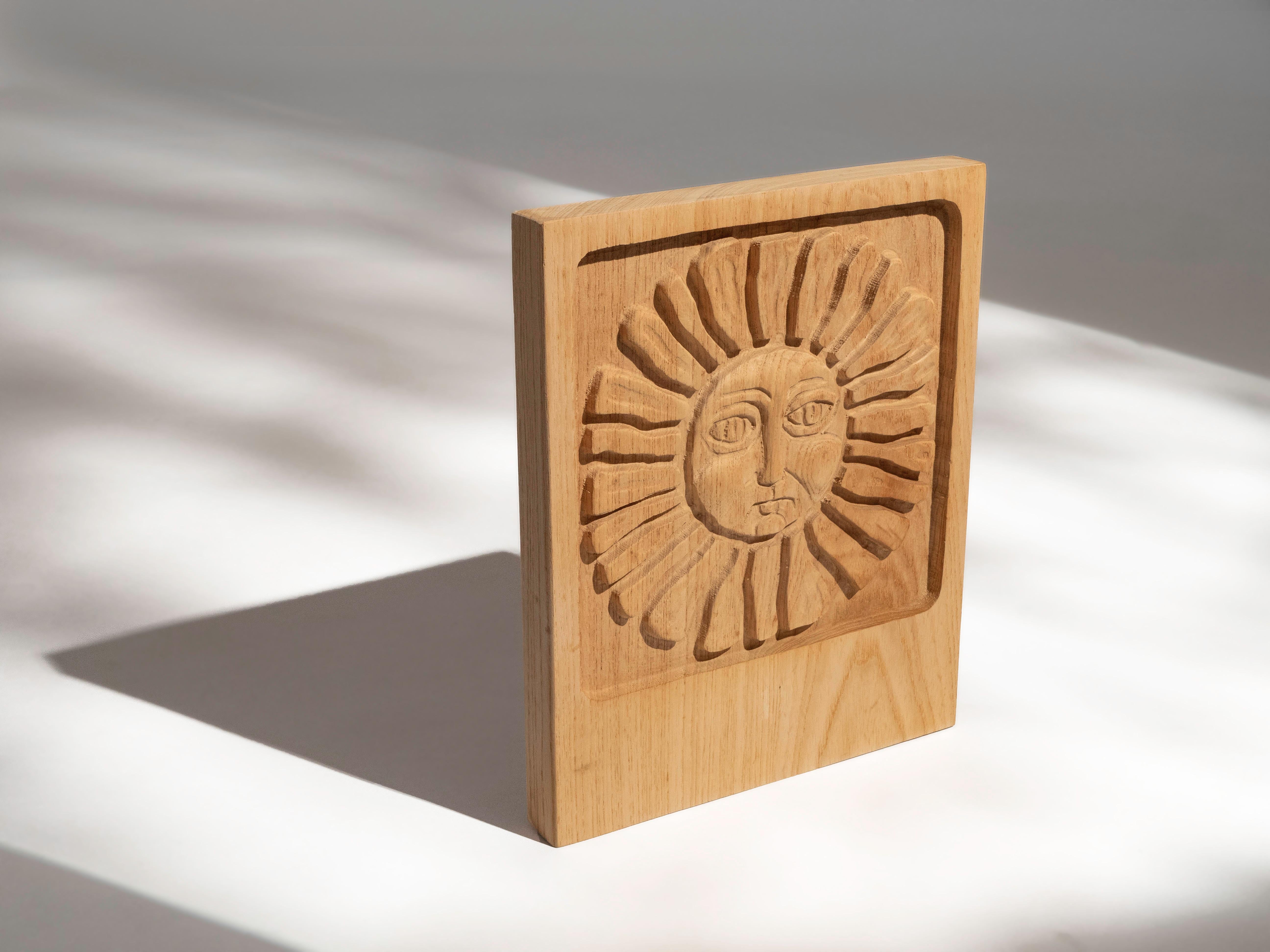 Mid-Century Modern Panneau en bois sculpté au soleil en Oak pour Era Industries, 1970 en vente