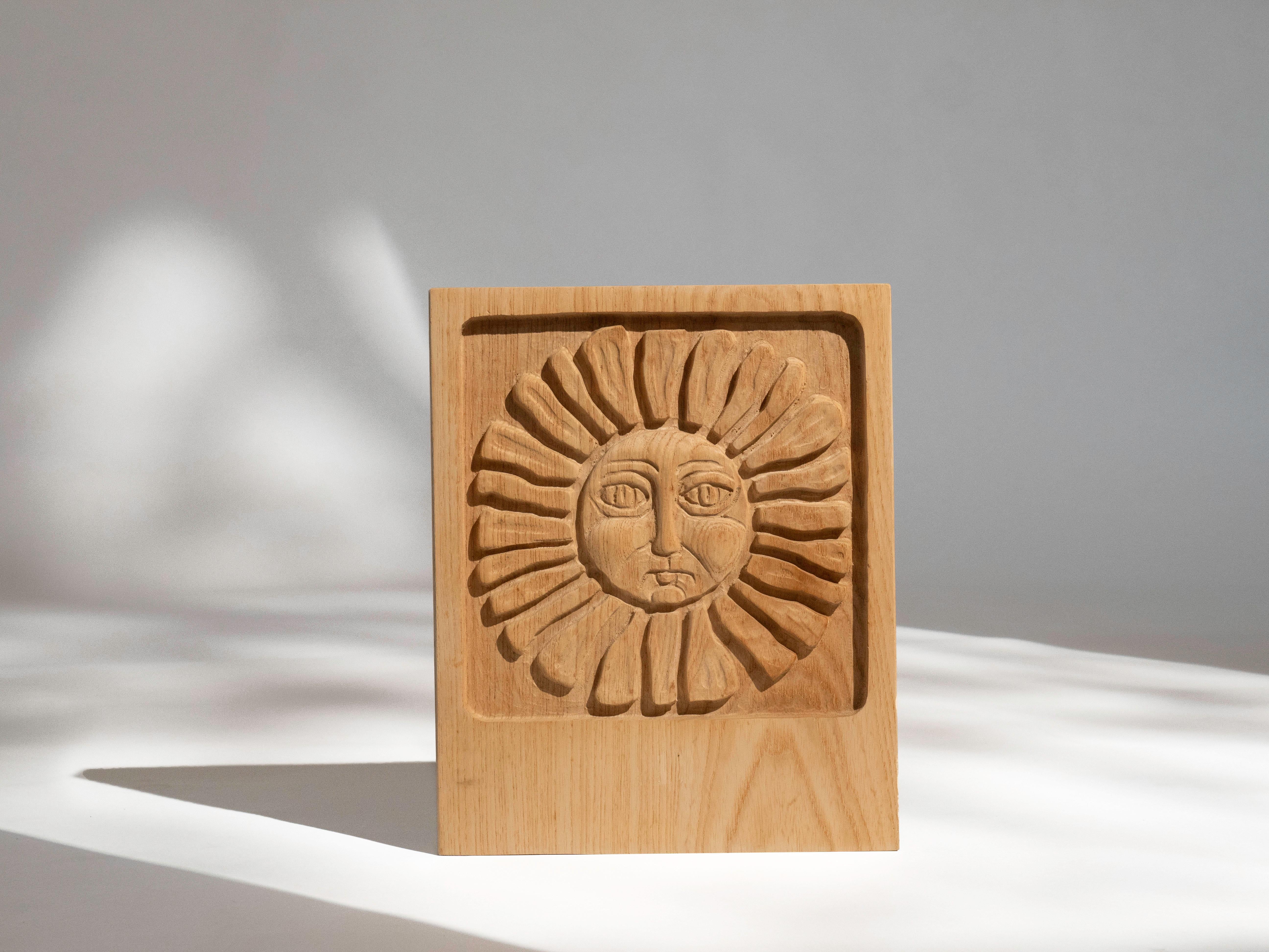 Américain Panneau en bois sculpté au soleil en Oak pour Era Industries, 1970 en vente