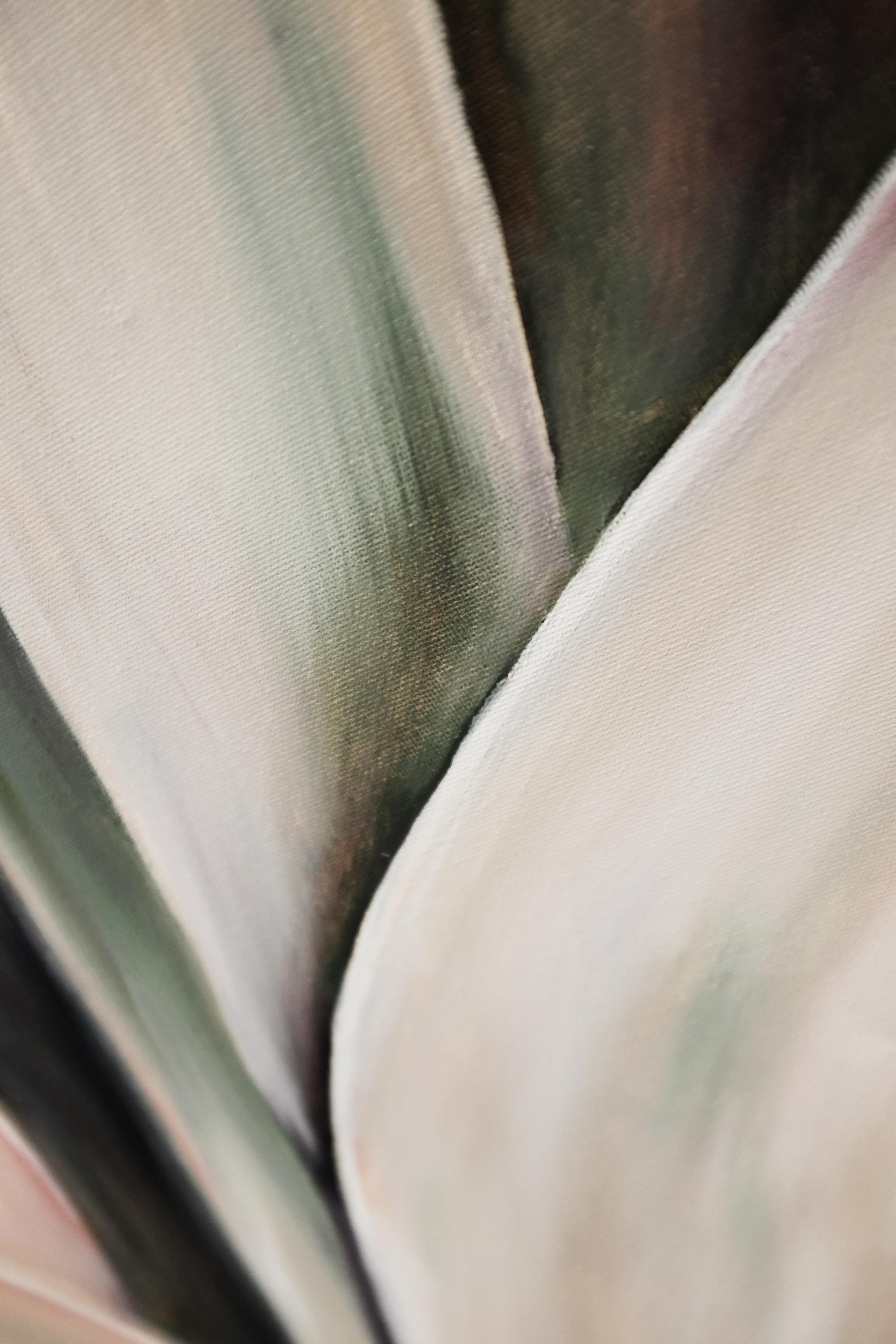 This painting is part of a series that reflects the beauty of the plant world from an unusual perspective - through an intense macro view.

These are semi-abstract canvases where the line between the depiction of real plants and expressive patterns