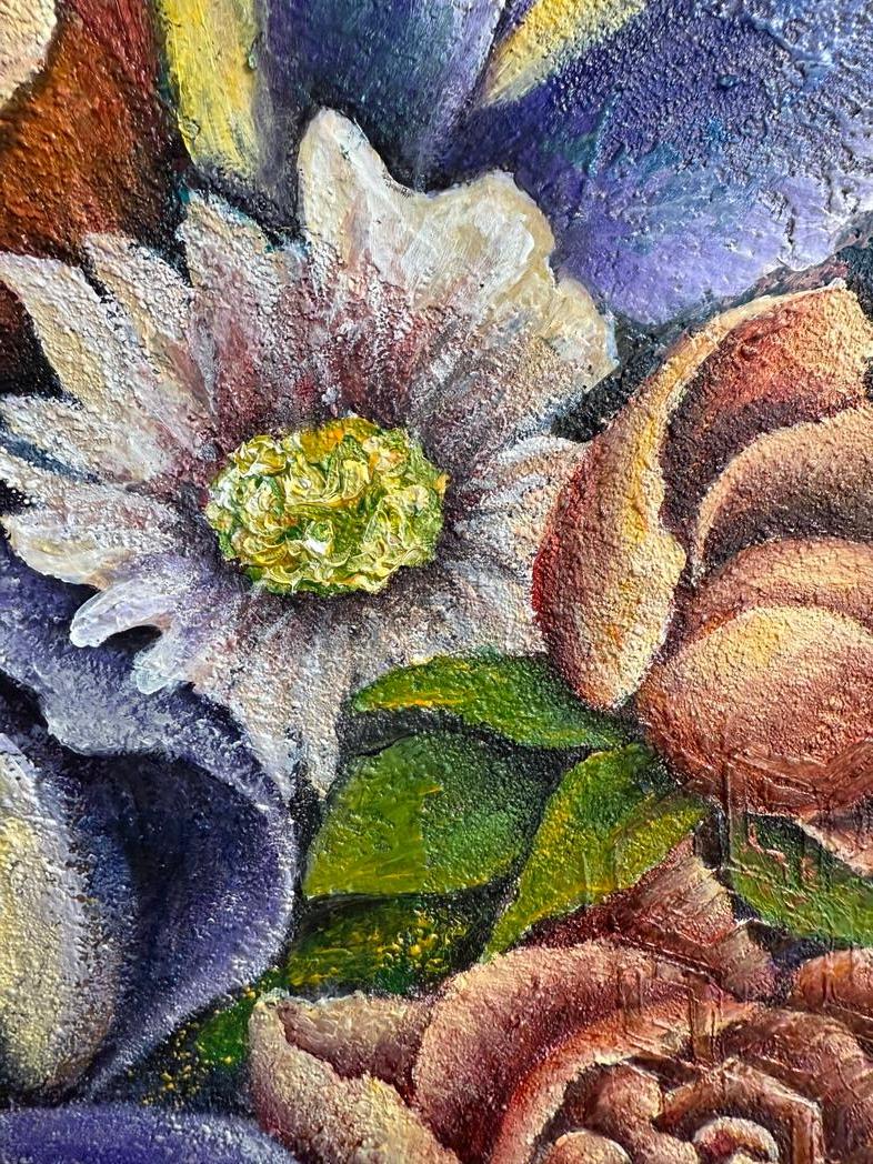 Cette toile capture le moment fugace où les fleurs semblent suspendues sur le point de se déployer. Des tons éclatants de jaune, de cramoisi, de violet et de cuivre se fondent dans le souffle vivant de la Nature, nous rappelant son renouvellement