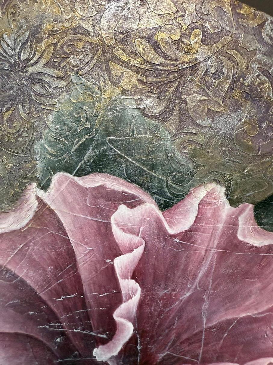 The Dark Hibiscus (Grau), Abstract Painting, von Evgeniya Brits