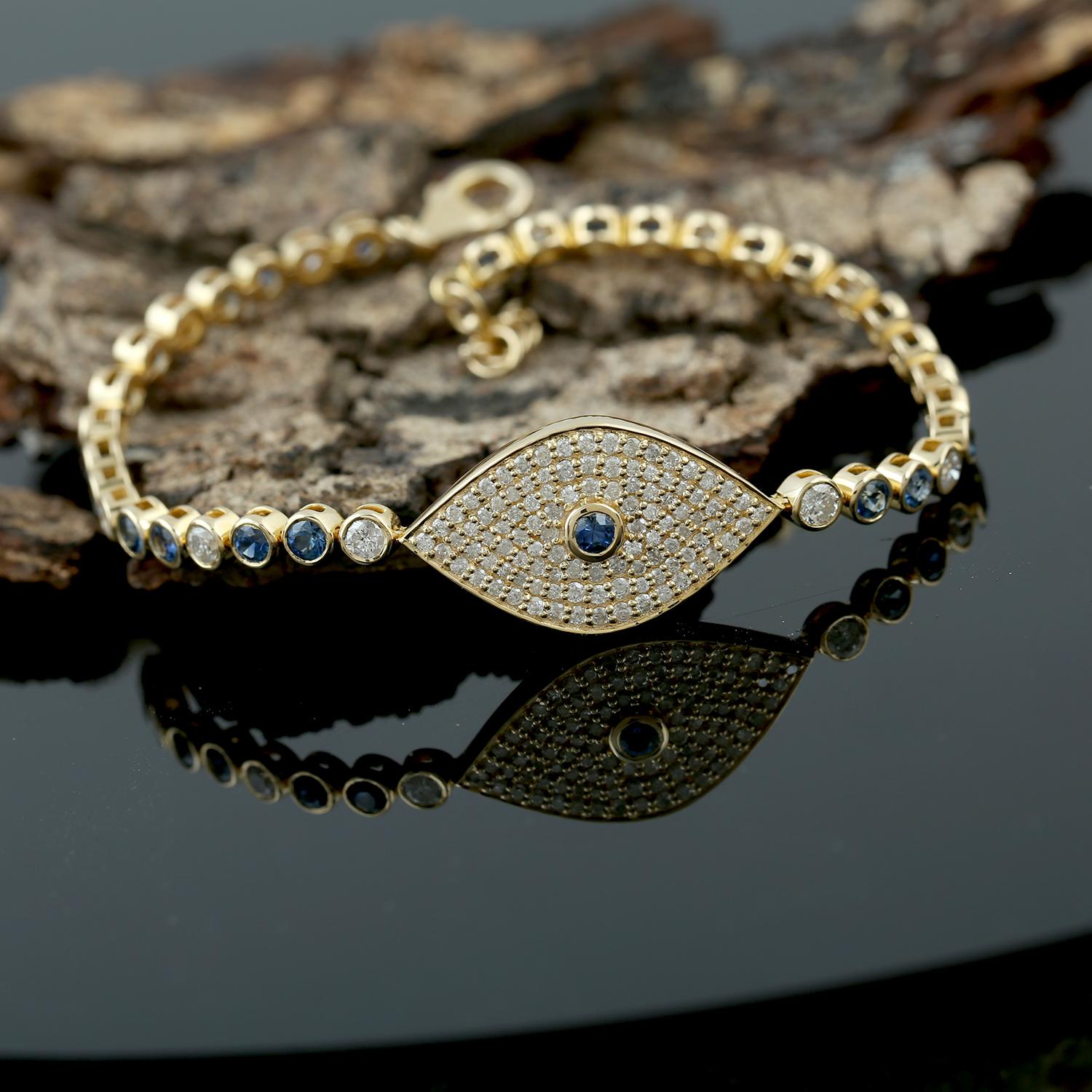 Armband aus 14 Karat Gold mit Evil Eye blauem Saphir und Diamant (Gemischter Schliff) im Angebot