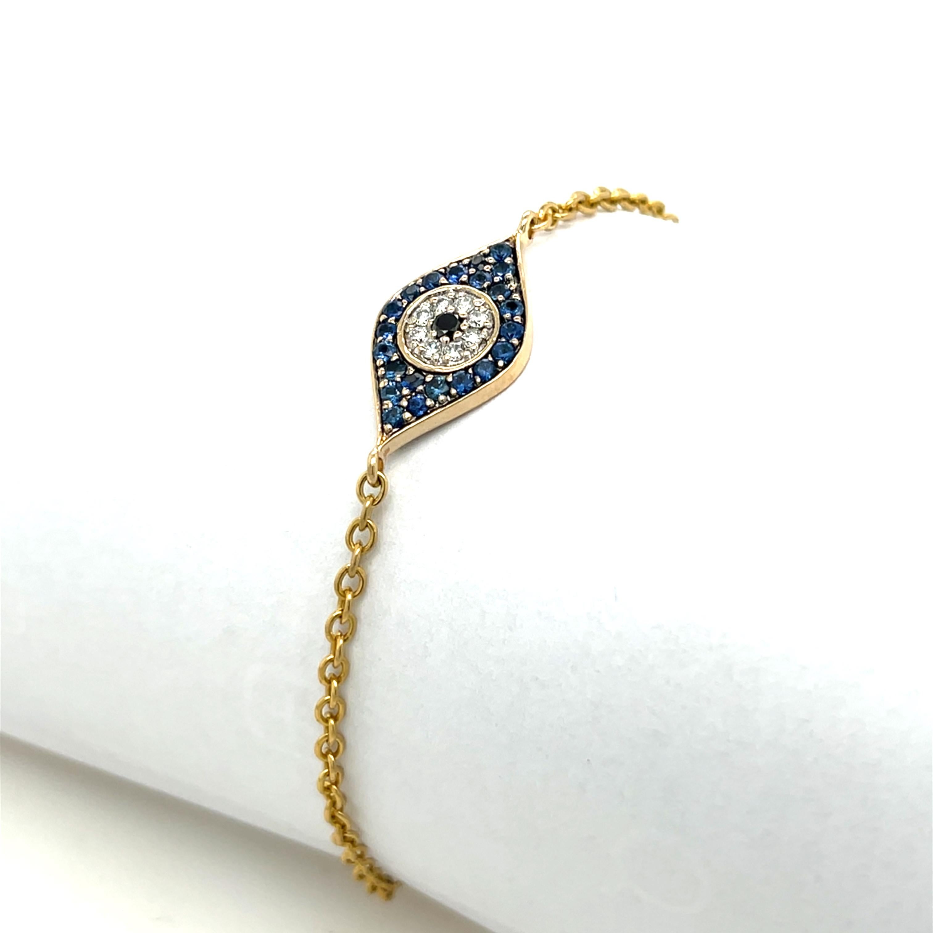 Taille ronde Bracelet en or jaune 14ct serti de diamants et de saphirs pour l'œil maléfique en vente