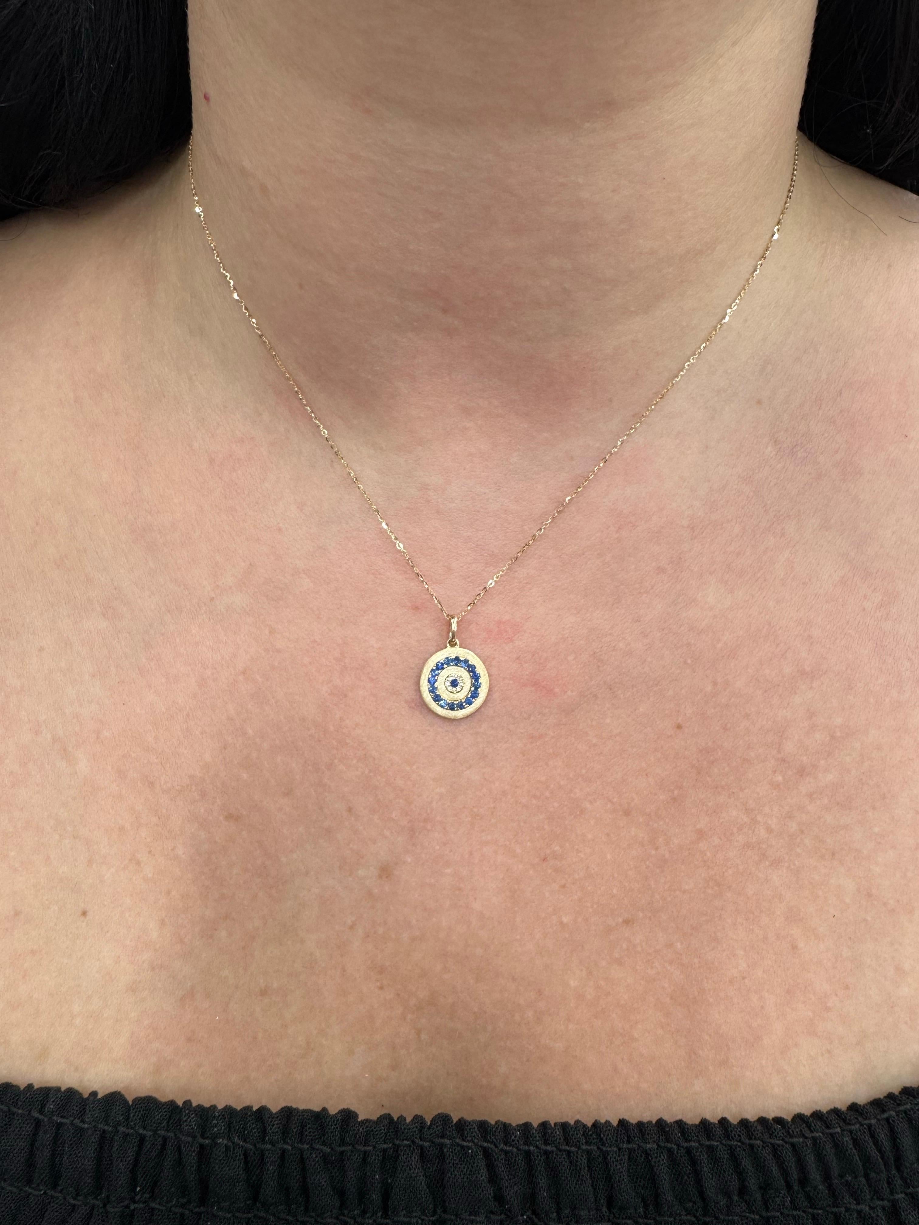 Collier pendentif saphir diamant œil maléfique 0.28 carats or jaune 14 carats en vente 1