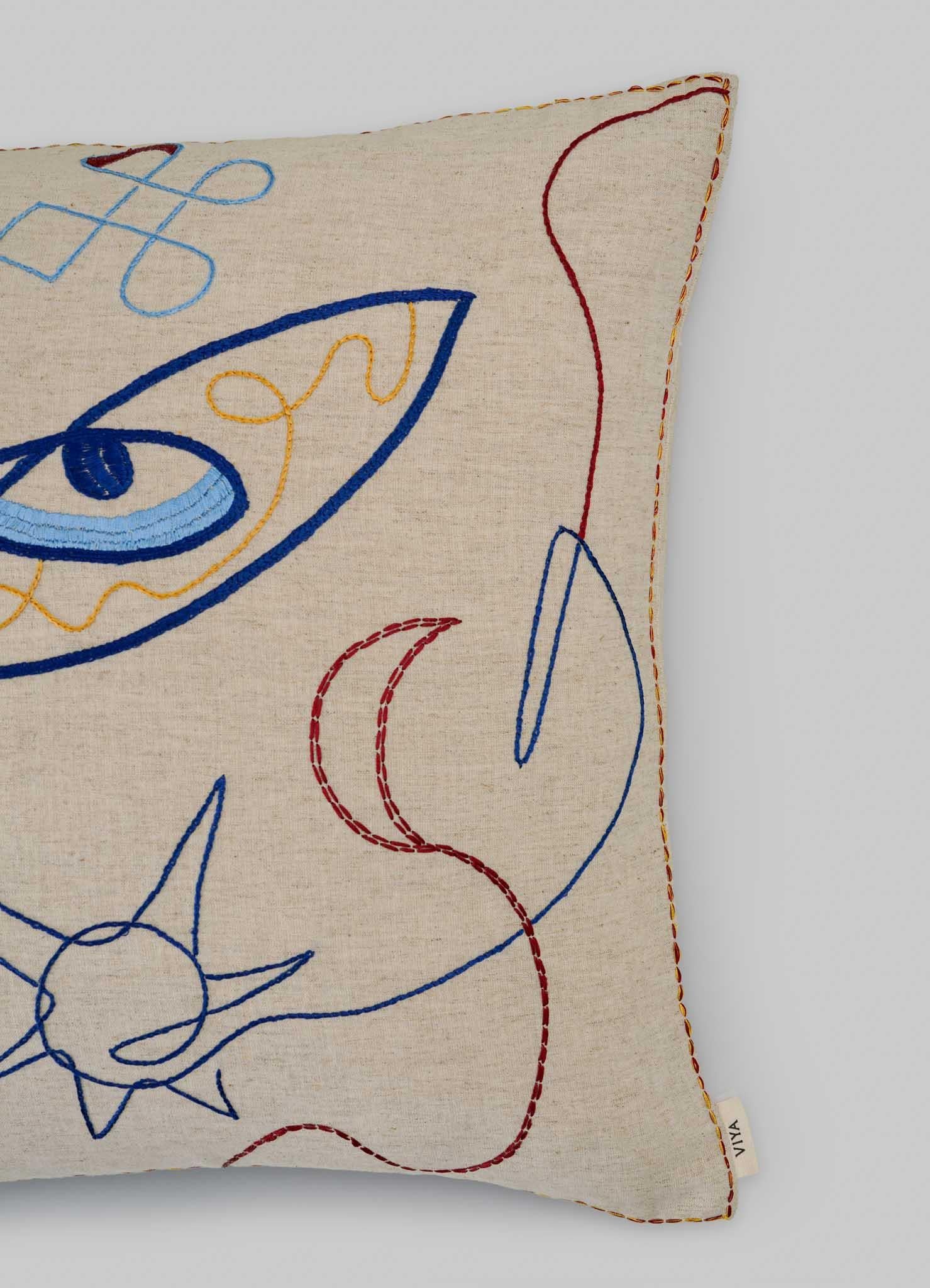 Tessuto a mano Copricuscino ricamato a mano Evil Eye Ecru Piccolo in vendita