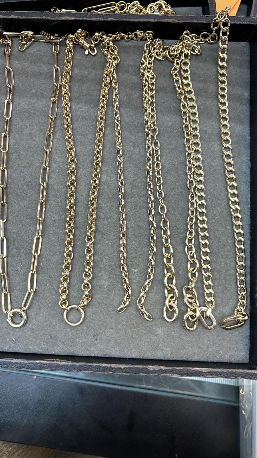 Pendentif en or jaune 14KT avec breloque en forme de disque en nacre et diamant 0.29 carats. en vente 7