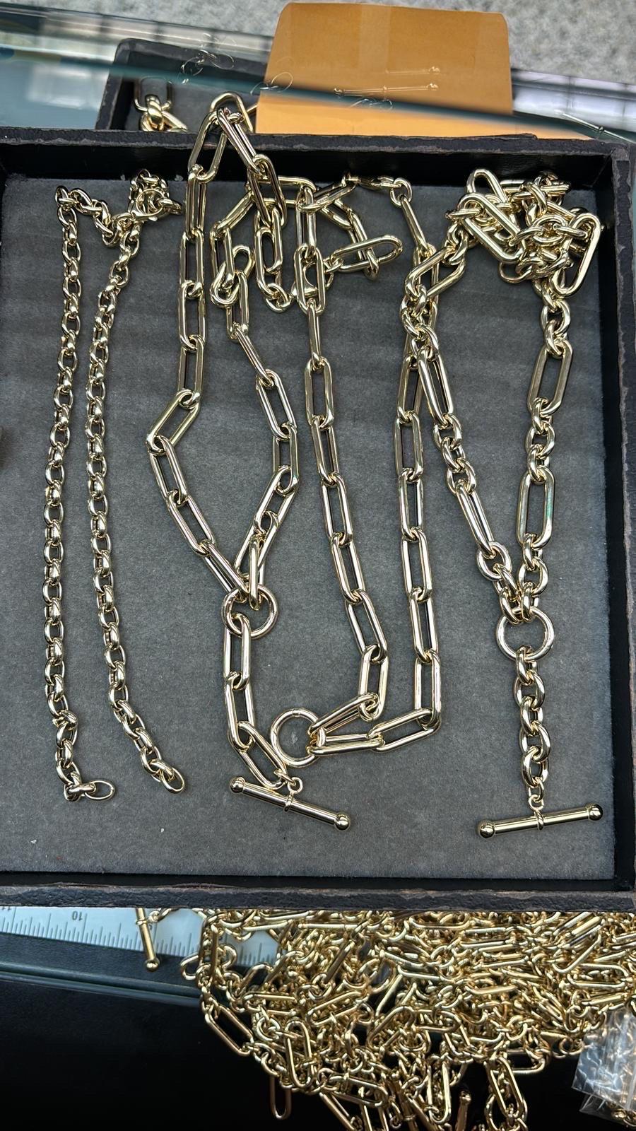 Pendentif en or jaune 14KT avec breloque en forme de disque en nacre et diamant 0.29 carats. en vente 8