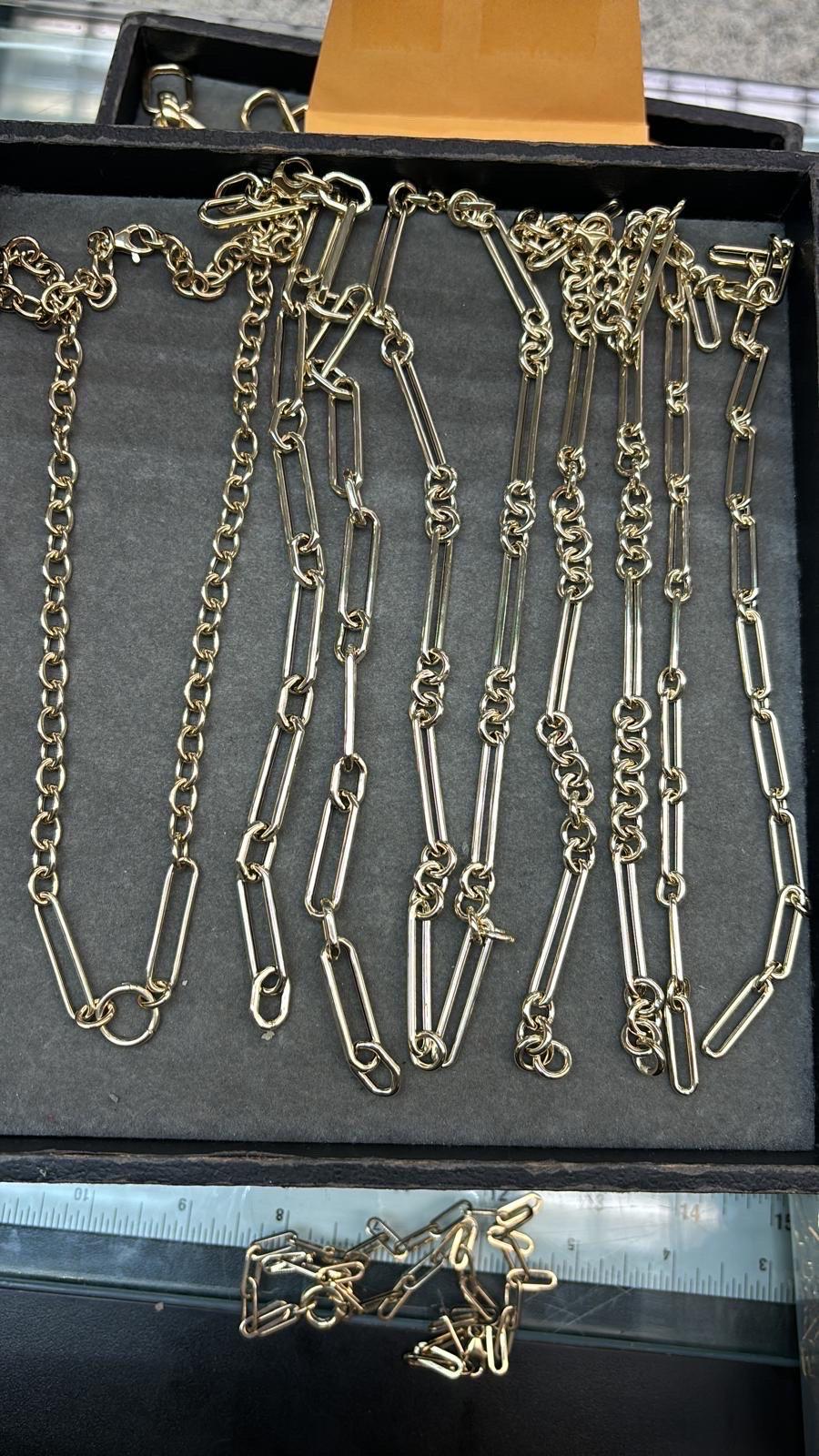 Pendentif en or jaune 14KT avec breloque en forme de disque en nacre et diamant 0.29 carats. en vente 9