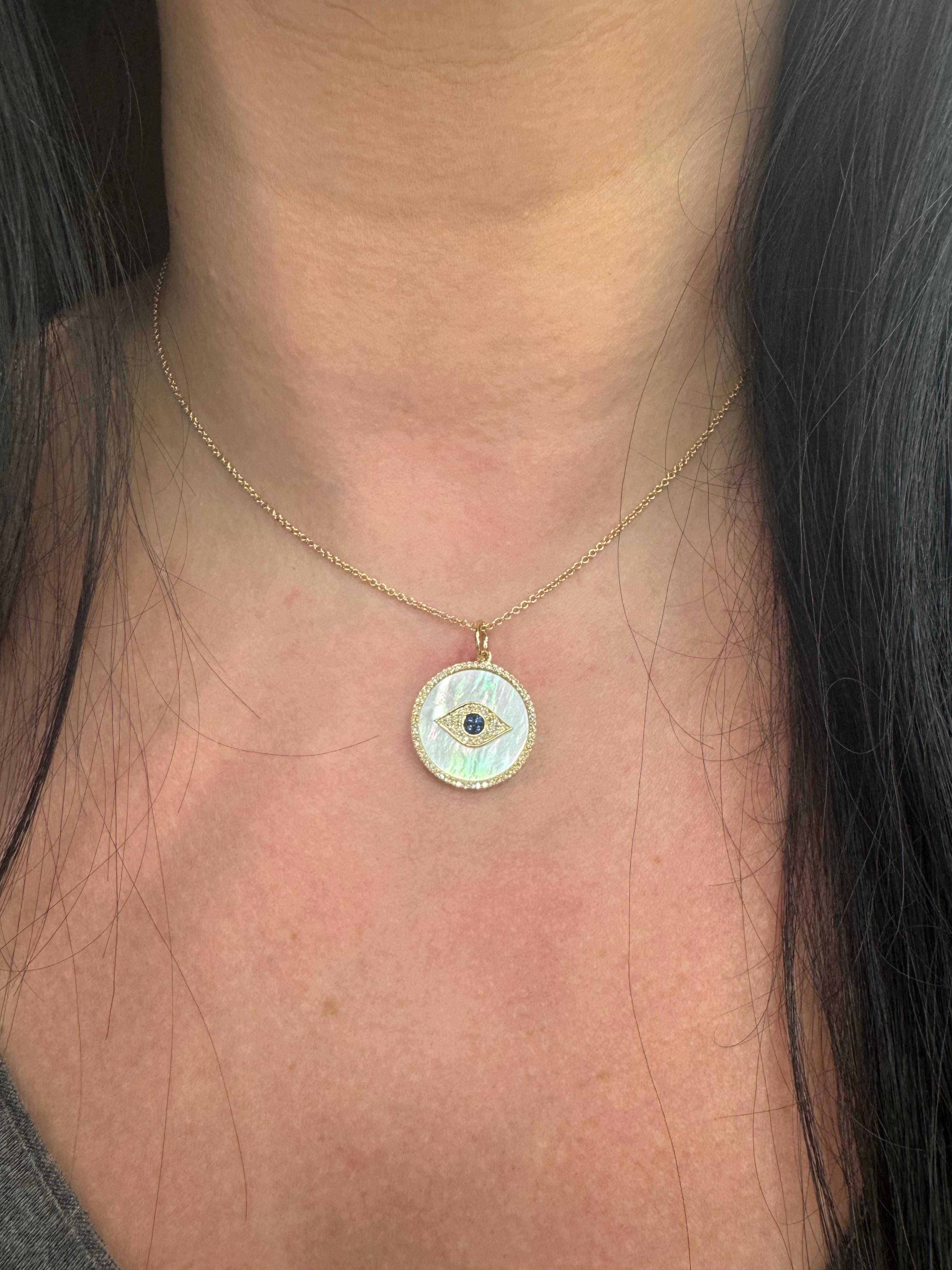 Contemporain Pendentif en or jaune 14KT avec breloque en forme de disque en nacre et diamant 0.29 carats. en vente