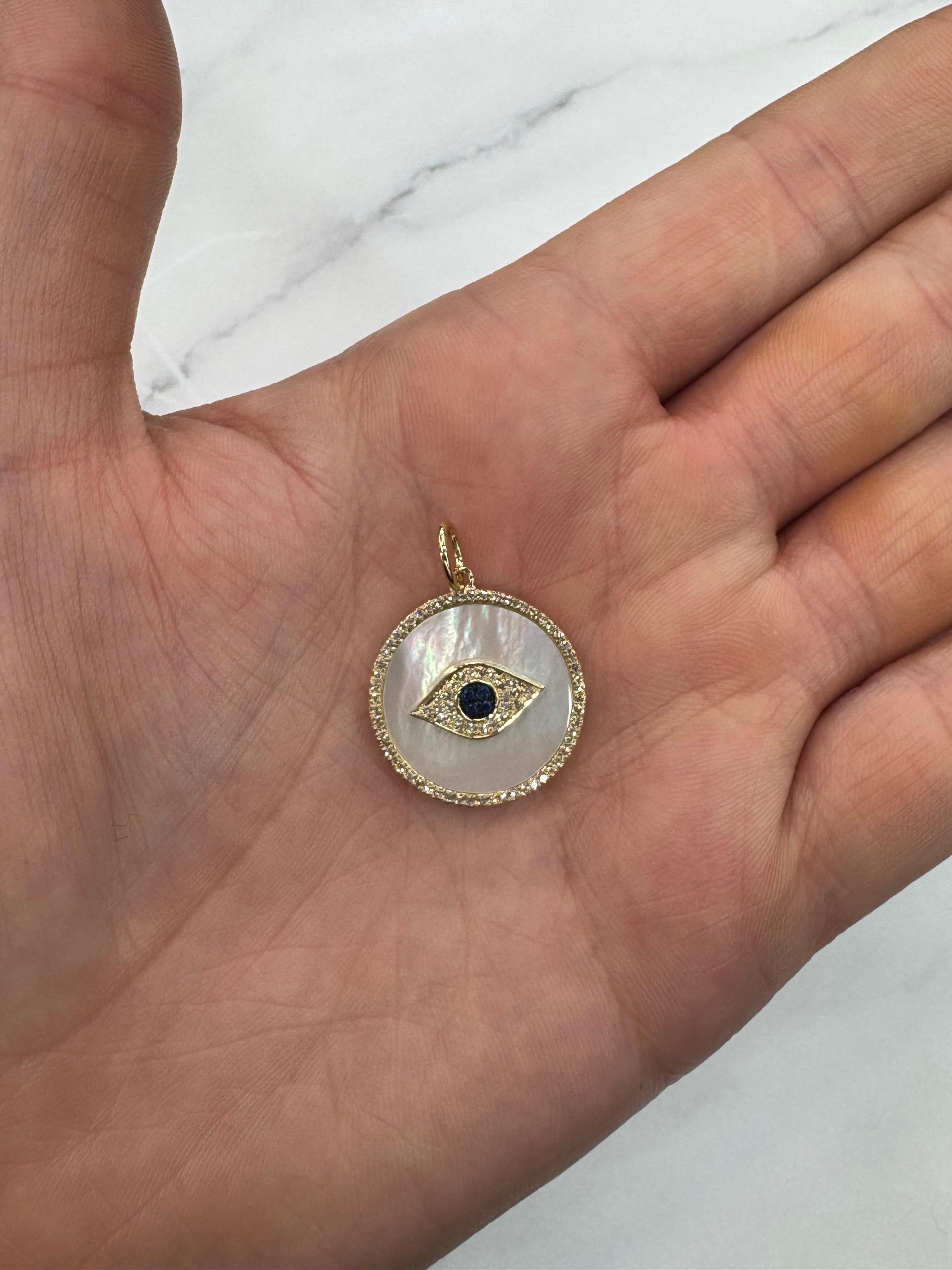 Pendentif en or jaune 14KT avec breloque en forme de disque en nacre et diamant 0.29 carats. en vente 1