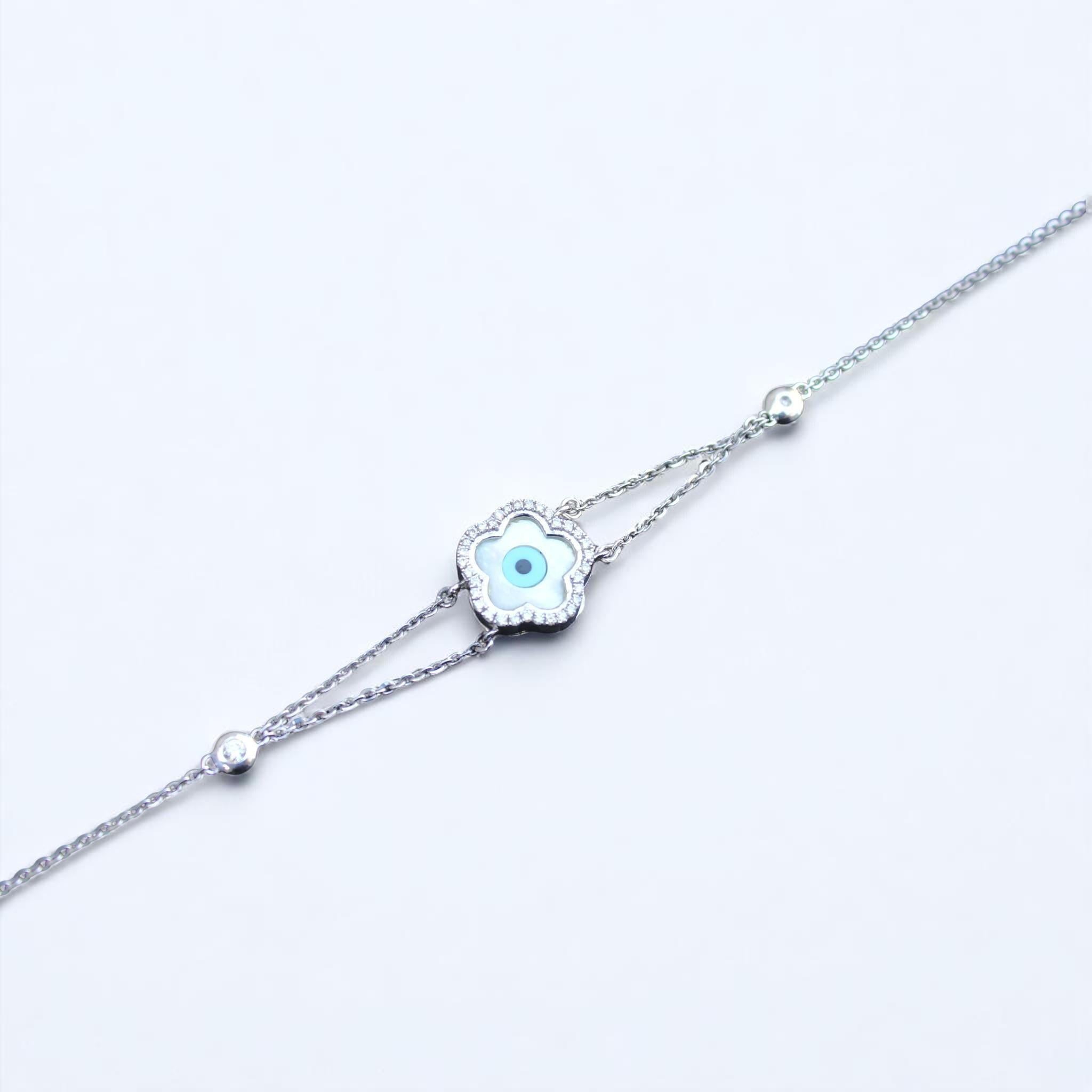 Taglio rotondo Evil Eye Natural Diamond Charm Chain Bracelet in 14K Solid Gold (Certified) in vendita