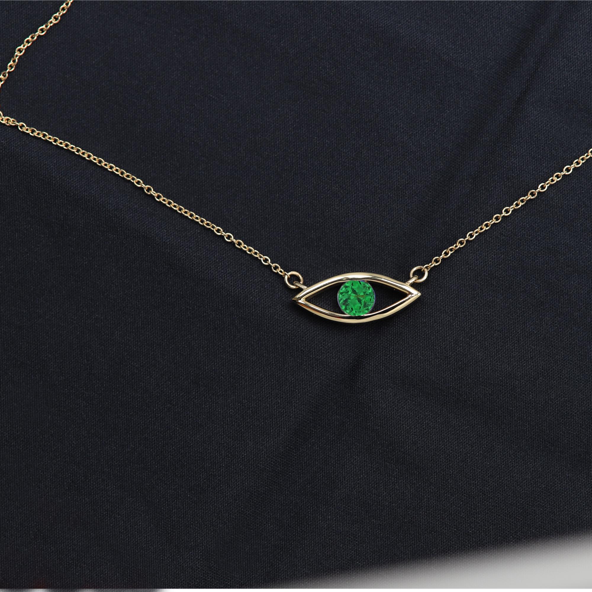 Collier Evil Eye en or 14 carats avec tsavorite et pierre de naissance verte de 0,50 carat Pour femmes en vente