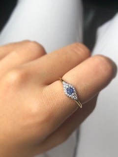 Anillo Mal de Ojo con Zafiro Azul y Diamante en Oro Amarillo de 18 Kilates