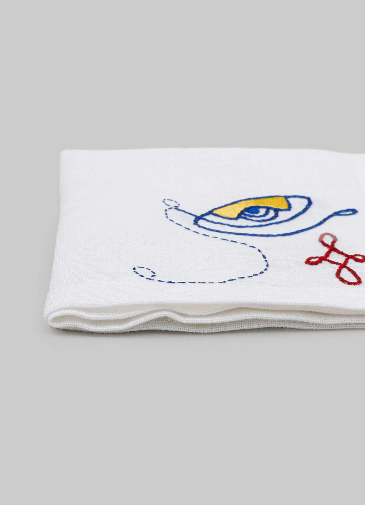 Coton Ensemble de 4 serviettes de cocktail blanches brodées à la main Evil Eye de Vikram Goyal en vente