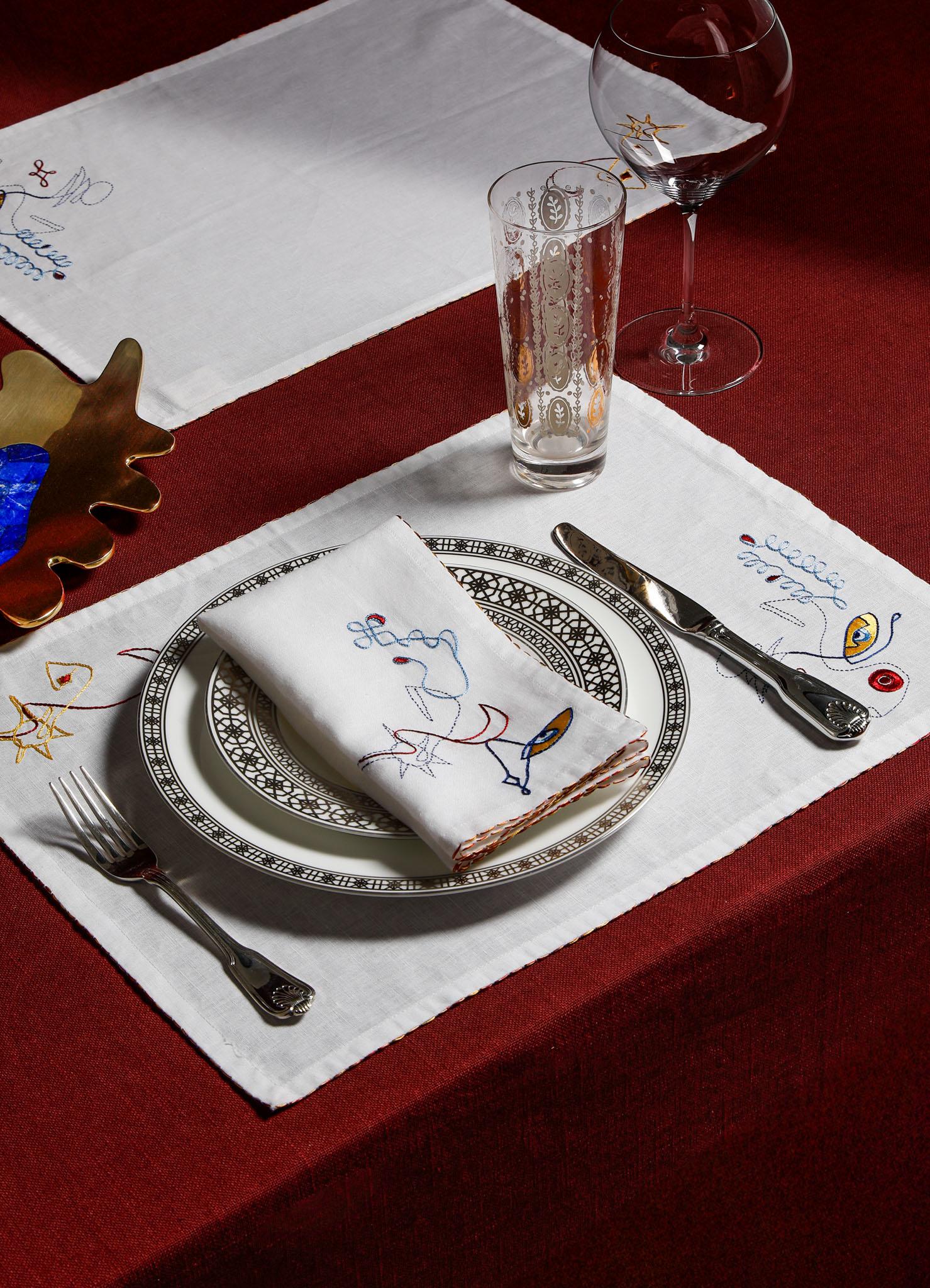 Matière de table blanche brodée à la main Evil Eye - Lot de 2, Viya par Vikram Goyal