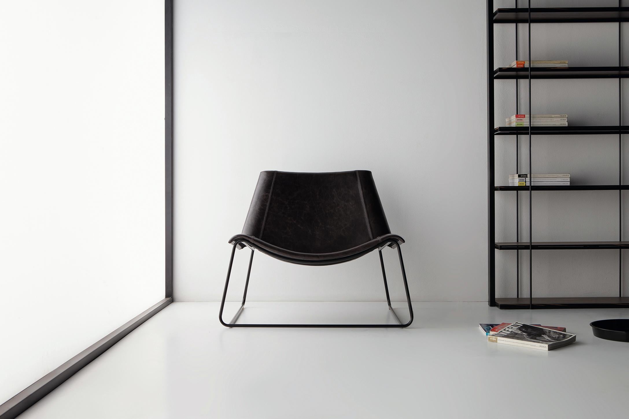 Evo Lounge Chair by Doimo Brasil
Dimensions: W 93 x D 74 x H 76 cm 
Materials: Paint, Natural leather


With the intention of providing good taste and personality, Doimo deciphers trends and follows the evolution of man and his space. To this end,