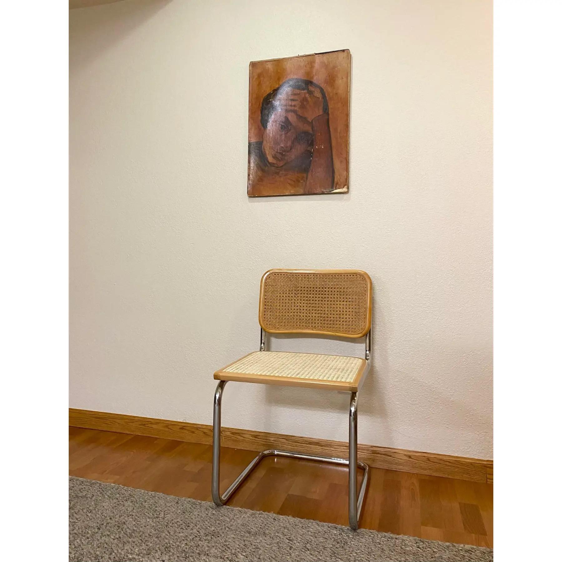Peinture originale usée et altérée représentant une jolie femme portant une main à la tête. D'une nature et d'une présentation étonnamment évocatrices ; signé en bas à droite. Toile enroulée autour d'un cadre en acier, avec crochet en tissu pour une