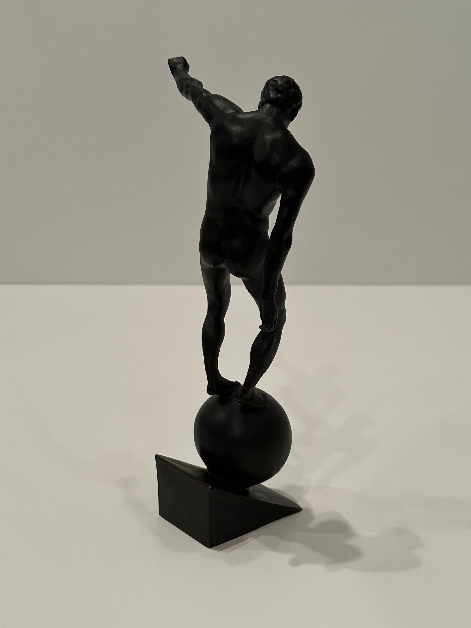 Début du 20ème siècle Sculpture évocative d'un nu masculin en bronze signée