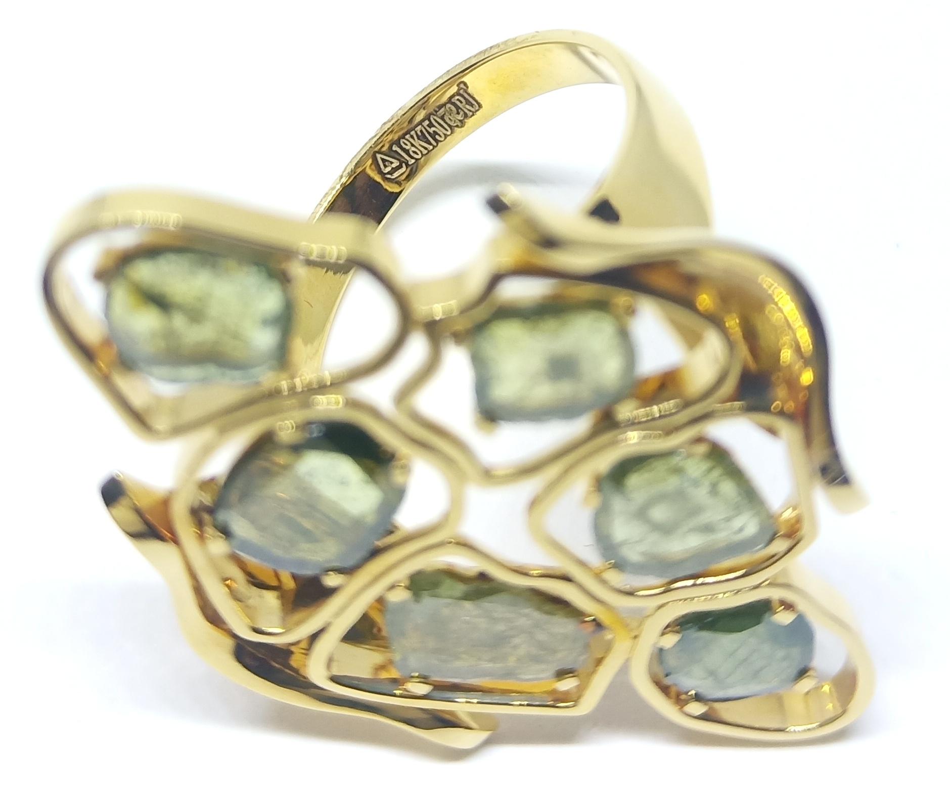 Cultivate Taste Buds that’ll Tantalise with Green Diamond Gold Cocktail Ring In New Condition For Sale In NEW DELHI, IN