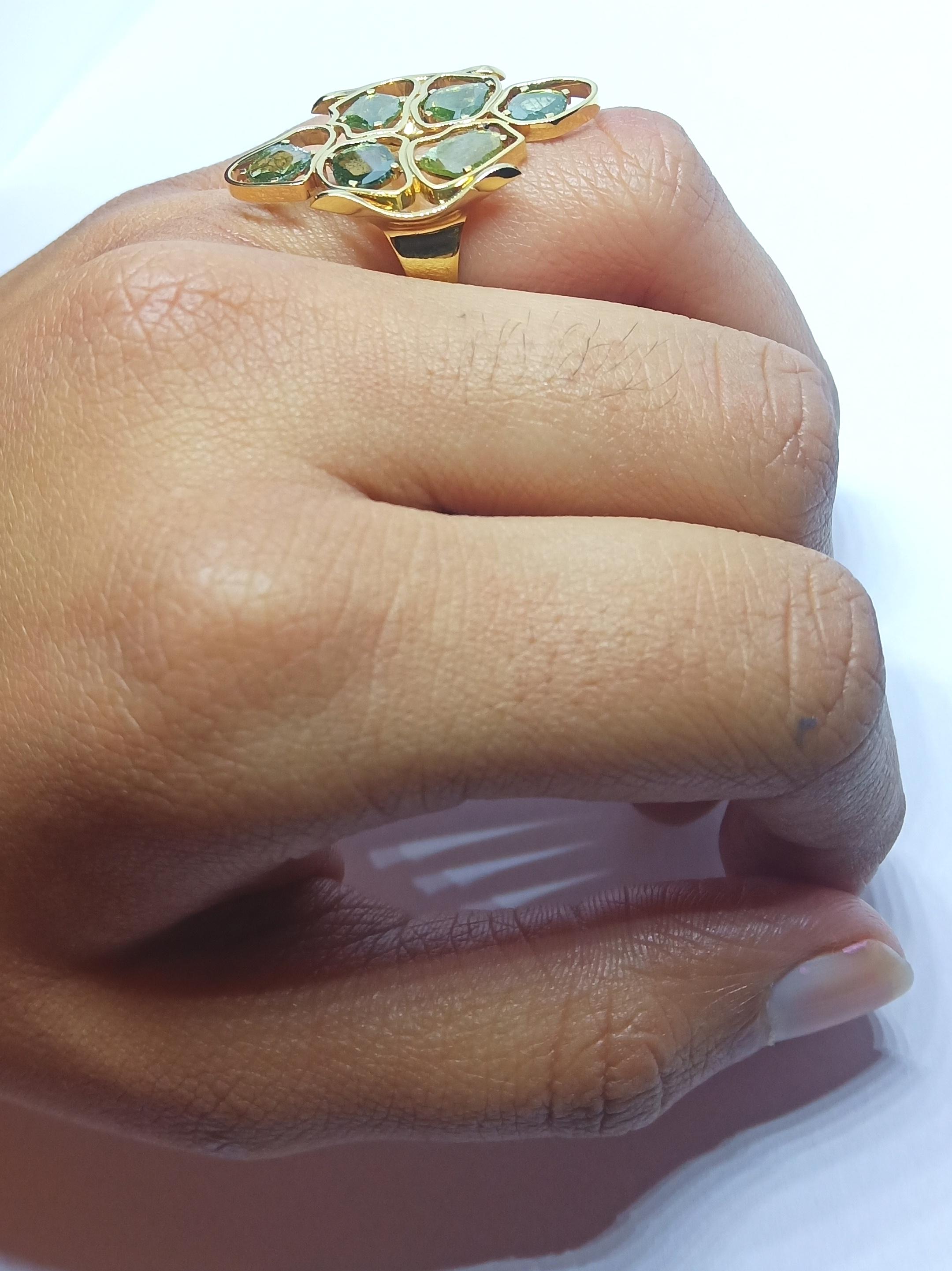 Cultivate Taste Buds that’ll Tantalise with Green Diamond Gold Cocktail Ring For Sale 3