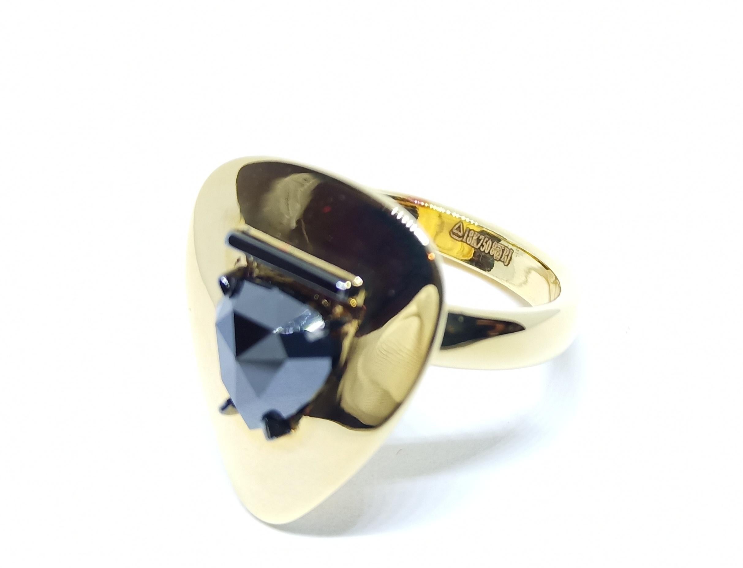 Evoke Awe with Contemporary One of a Kind Black Rosecut Diamond Green Gold Ring In New Condition For Sale In NEW DELHI, IN