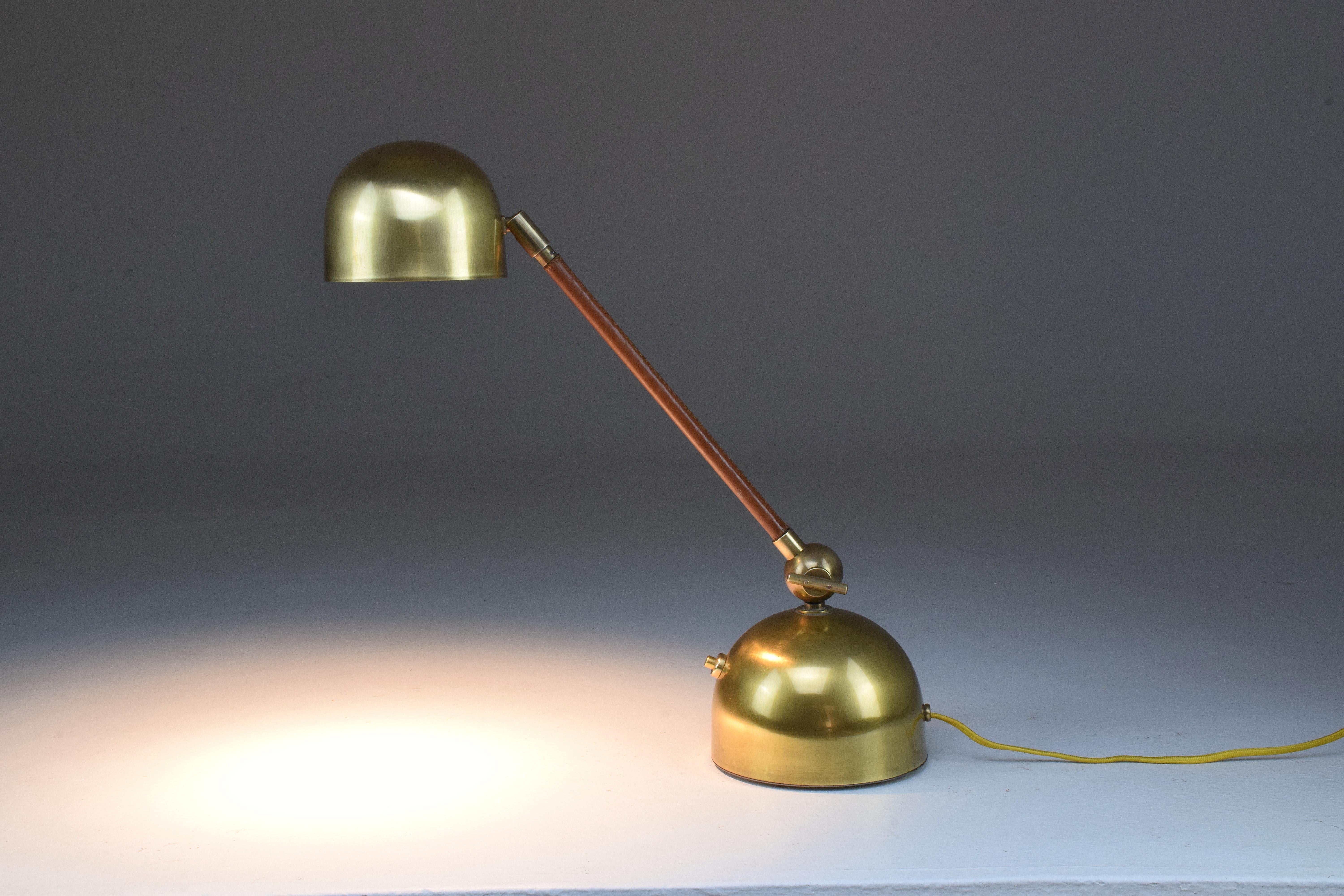 Evolution Contemporary Brass Table Lamp, Flow Collection In New Condition In Paris, FR