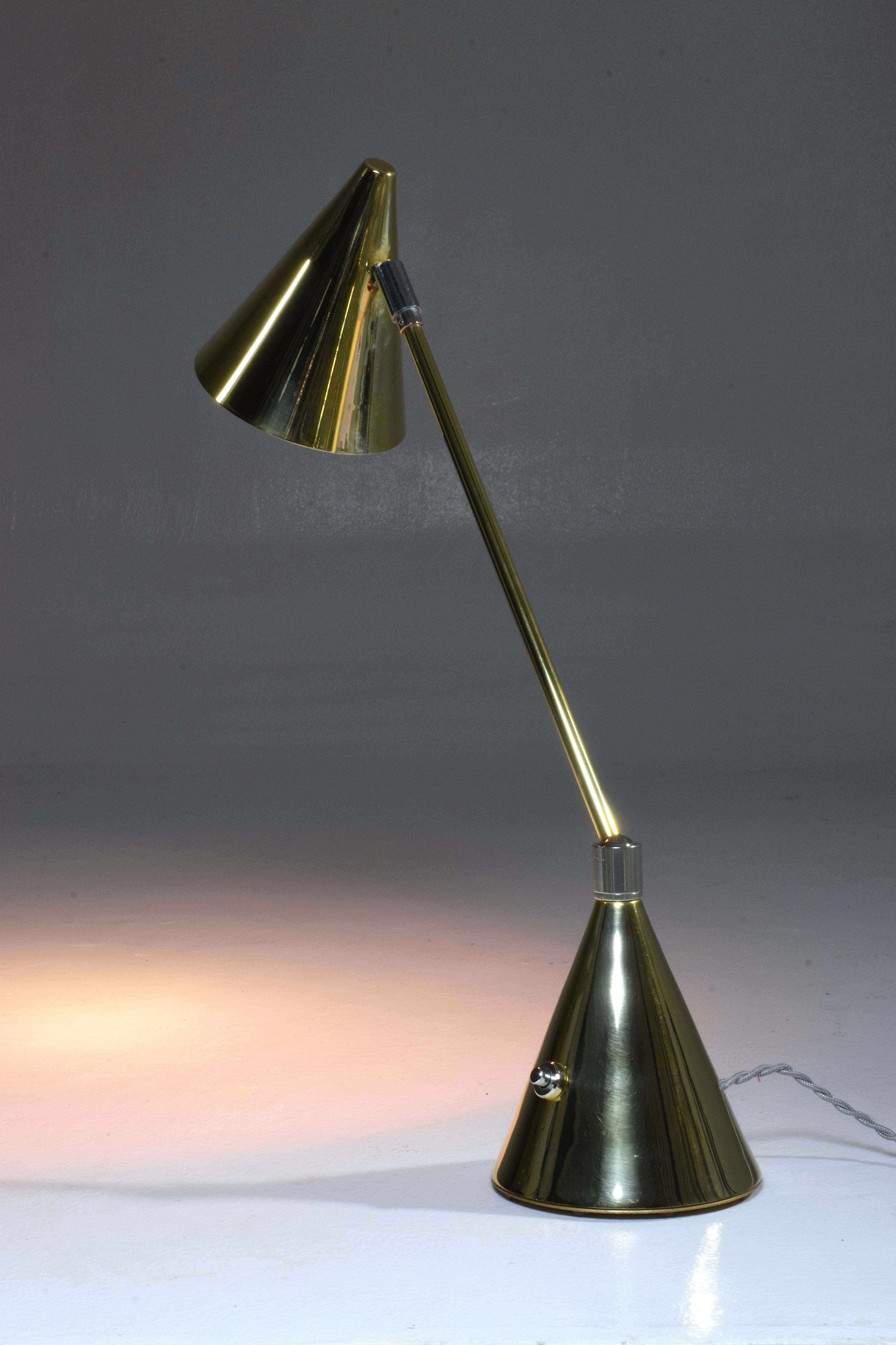 Evolution-I Contemporary Brass Table Lamp In New Condition In Paris, FR