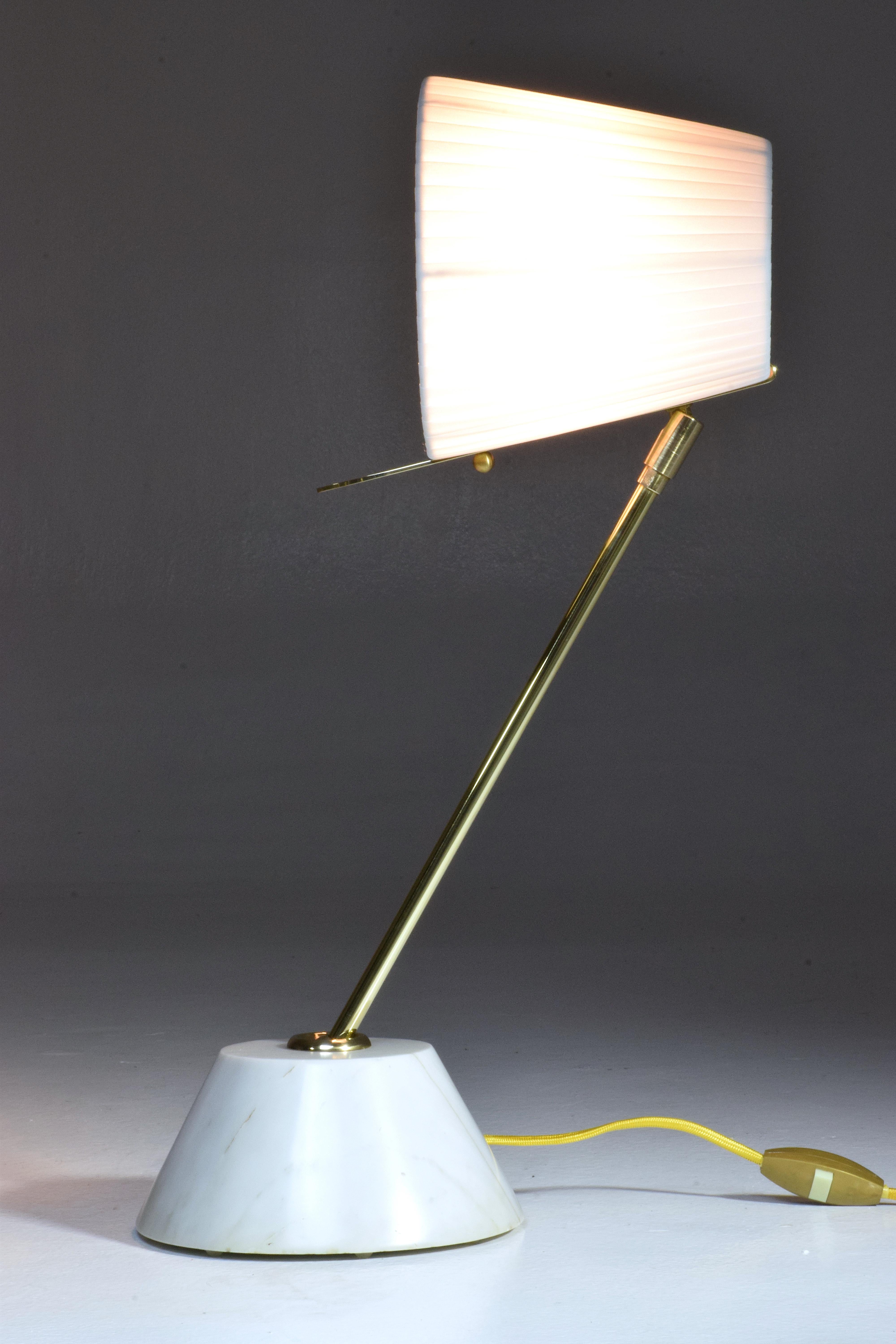 French Evolution-III Contemporary Brass Table Lamp, Flow Collection For Sale